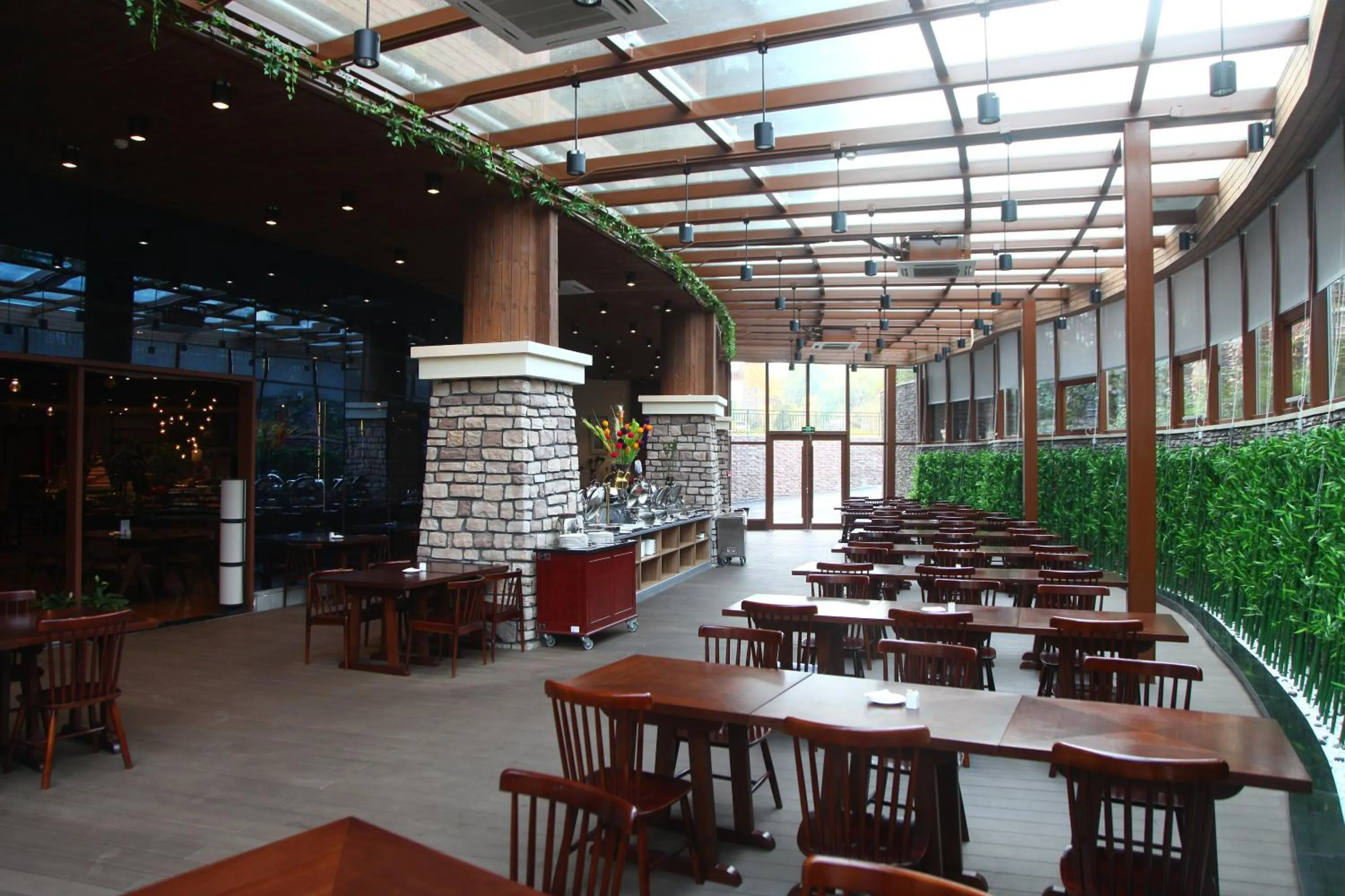 Restaurant/places to eat in Holiday Inn Dalian Hot Spring by IHG