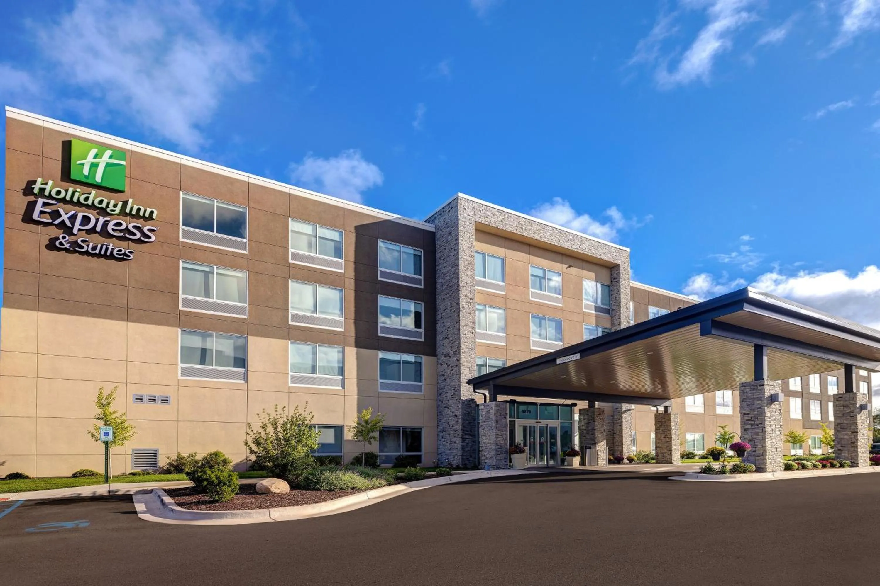 Property building in Holiday Inn Express & Suites - Grand Rapids South - Wyoming, an IHG Hotel
