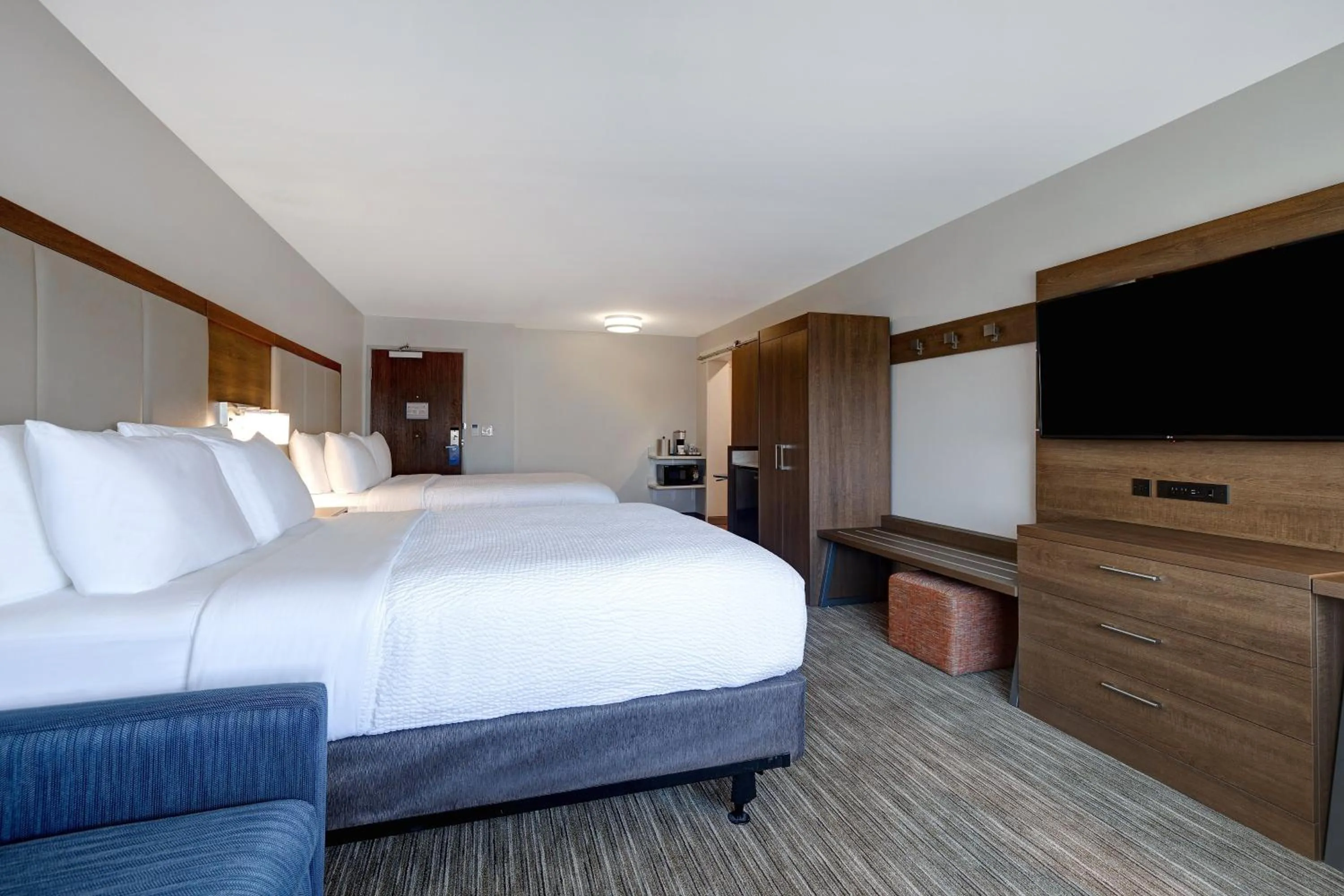 Photo of the whole room, Bed in Holiday Inn Express & Suites - Grand Rapids South - Wyoming, an IHG Hotel