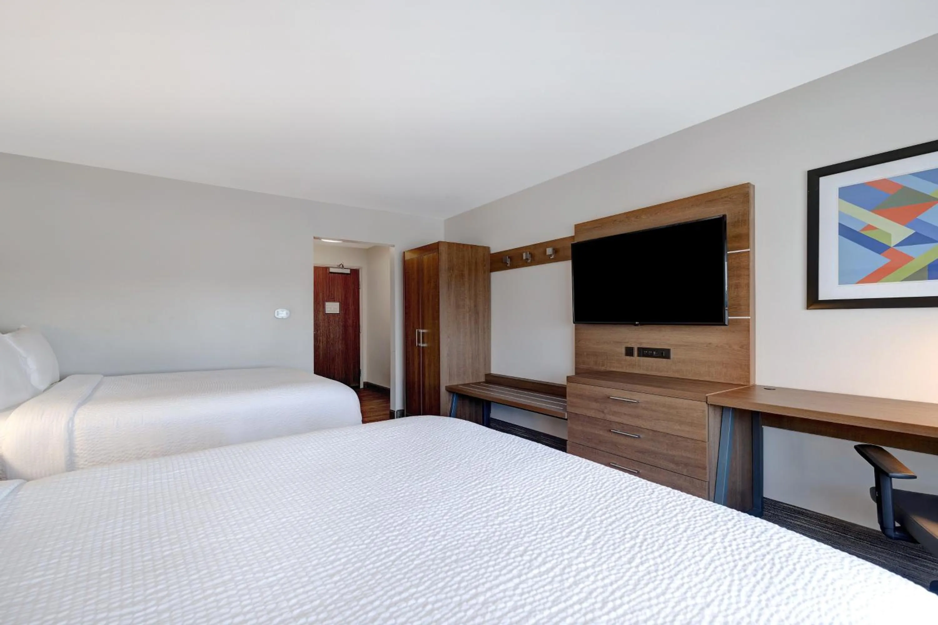 Photo of the whole room, Bed in Holiday Inn Express & Suites - Grand Rapids South - Wyoming, an IHG Hotel