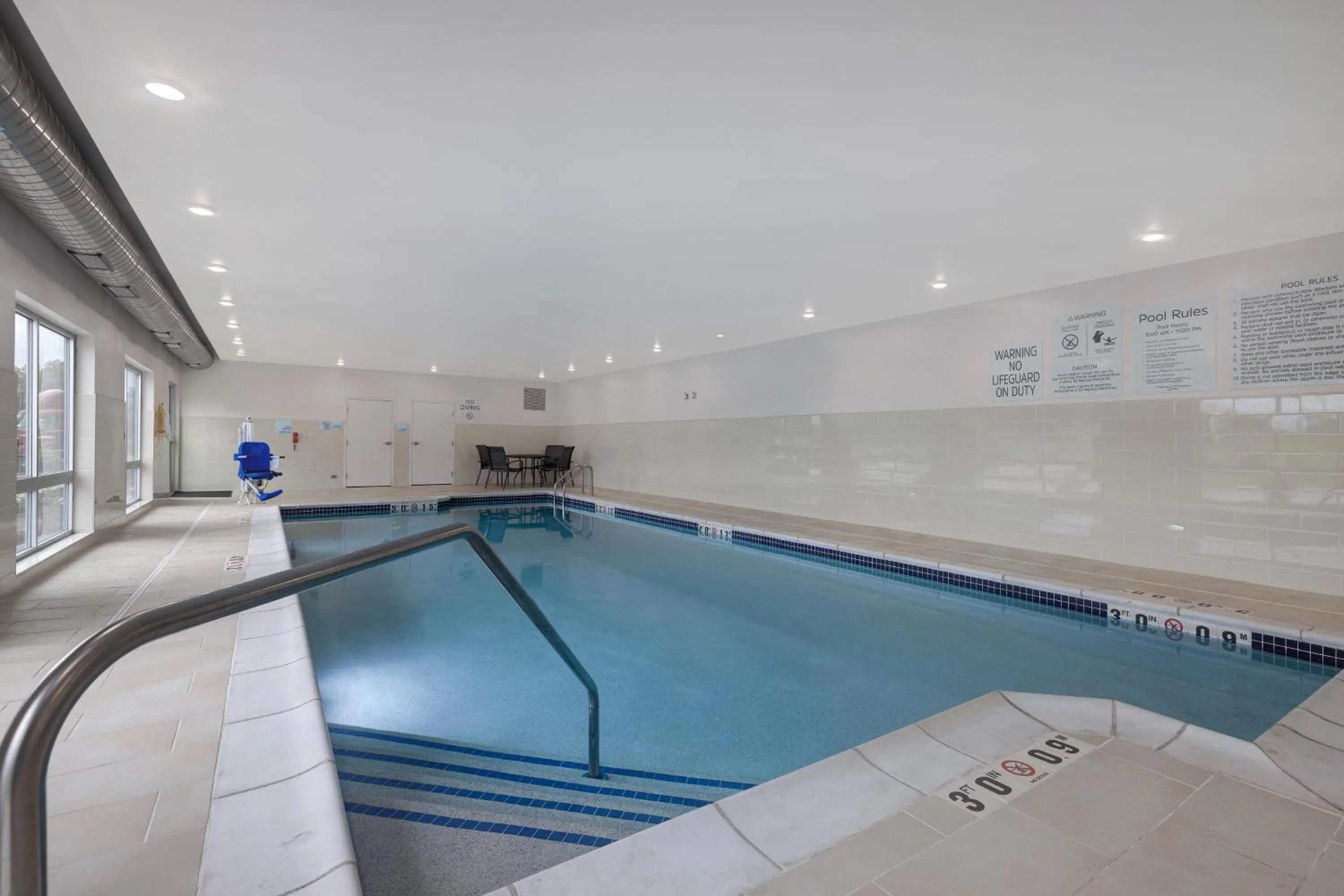 Swimming pool in Holiday Inn Express & Suites - Grand Rapids South - Wyoming, an IHG Hotel