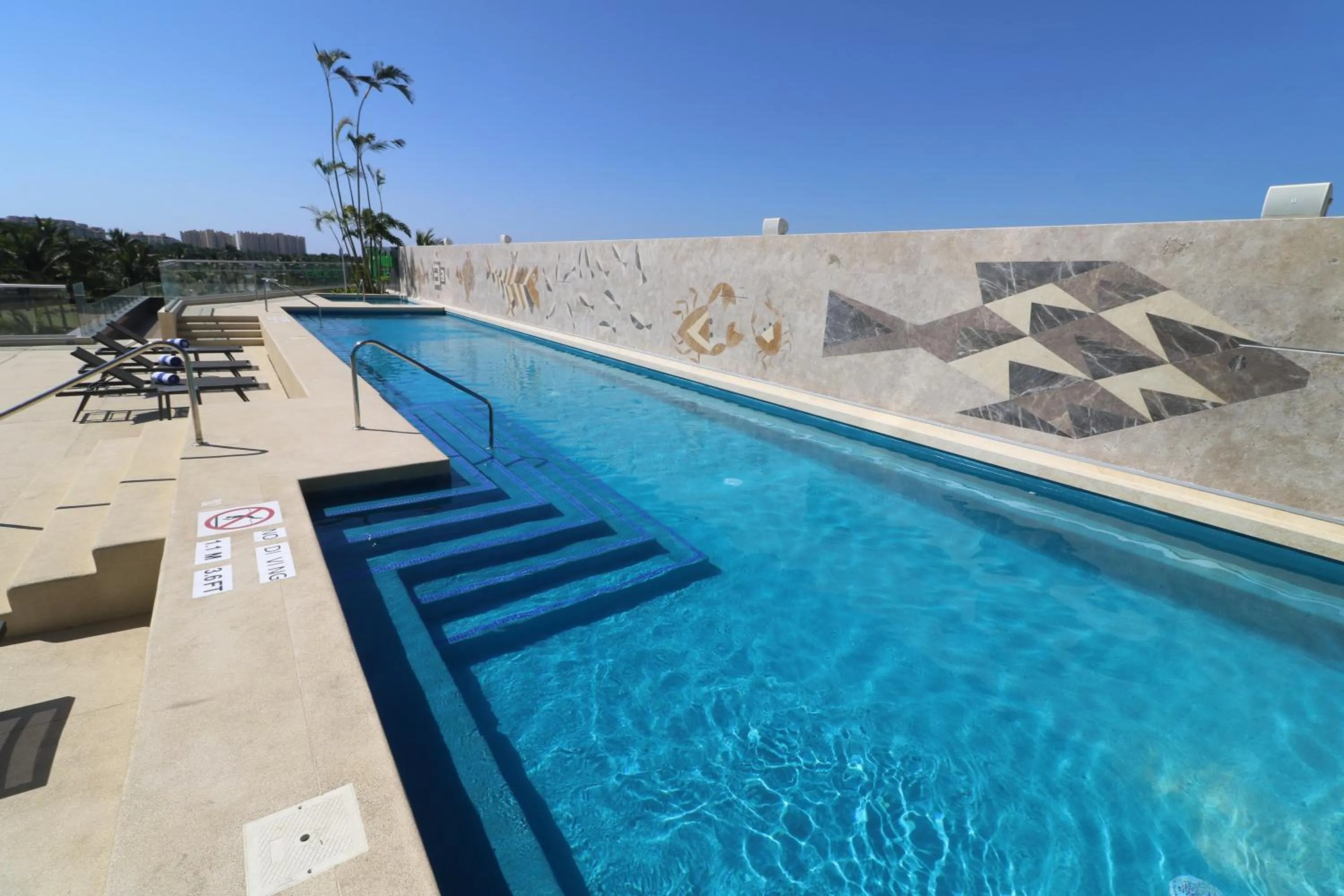 Swimming pool in Holiday Inn & Suites - Puerto Vallarta Marina & Golf by IHG