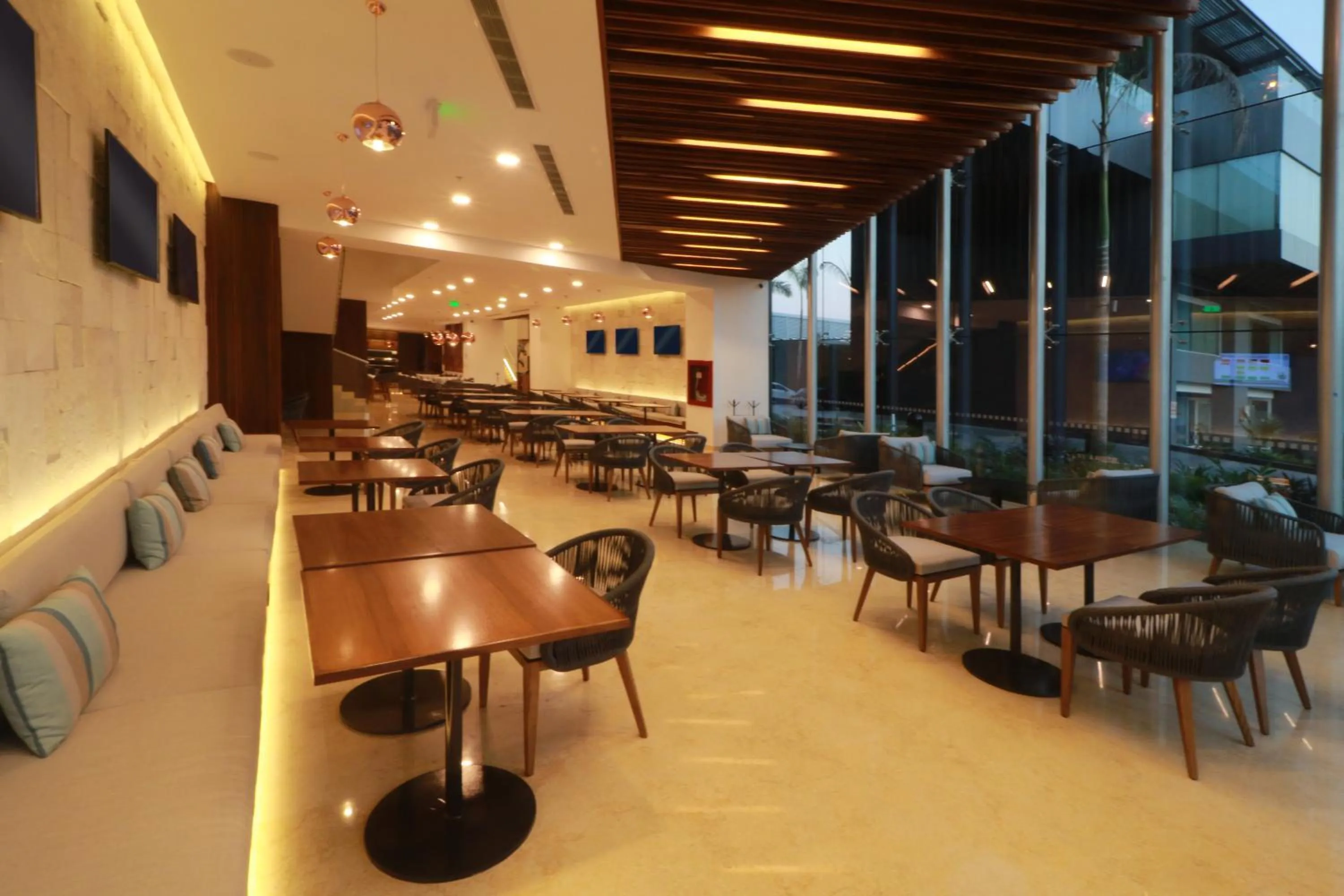 Restaurant/places to eat in Holiday Inn & Suites - Puerto Vallarta Marina & Golf by IHG