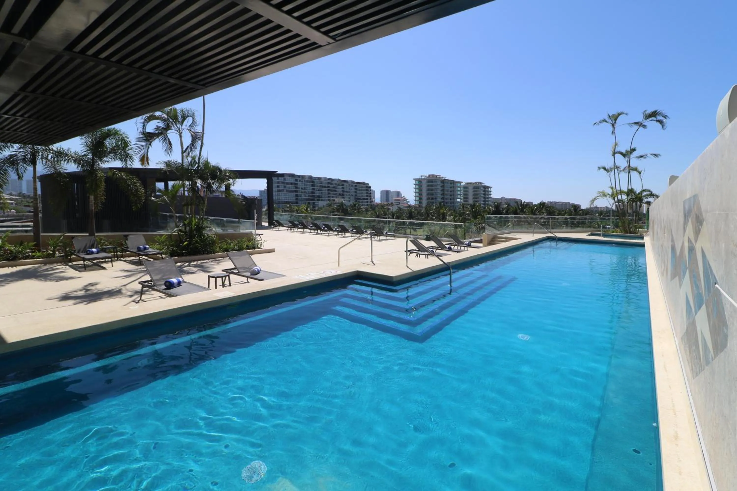 Swimming pool in Holiday Inn & Suites - Puerto Vallarta Marina & Golf by IHG