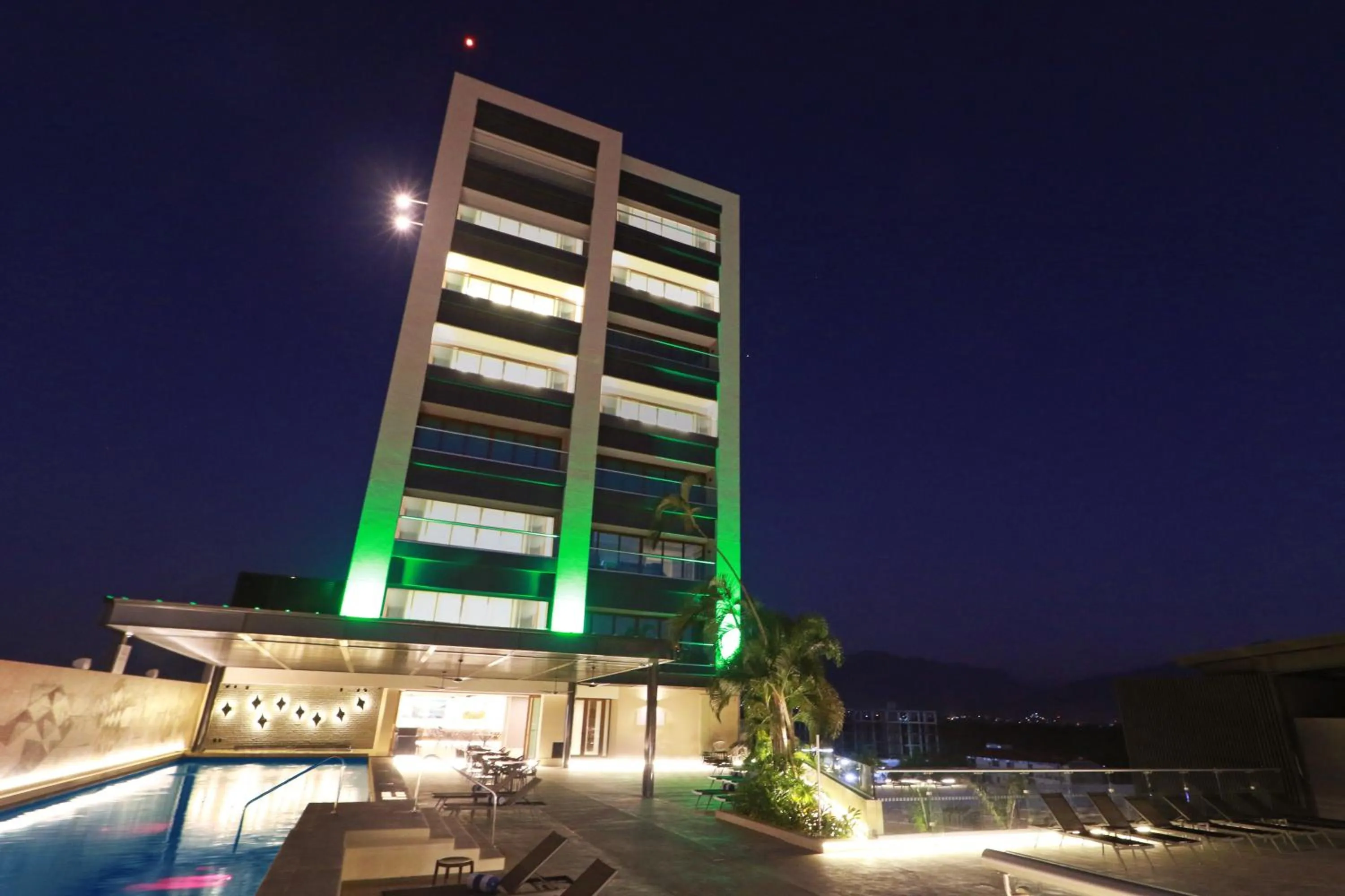 Swimming pool in Holiday Inn & Suites - Puerto Vallarta Marina & Golf by IHG