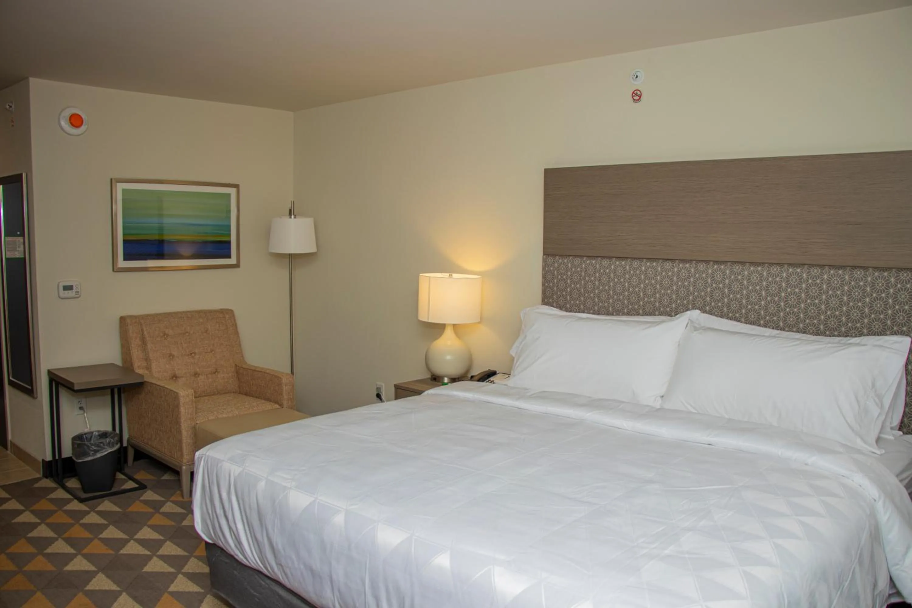 Bed in Holiday Inn - Kansas City - Northeast by IHG