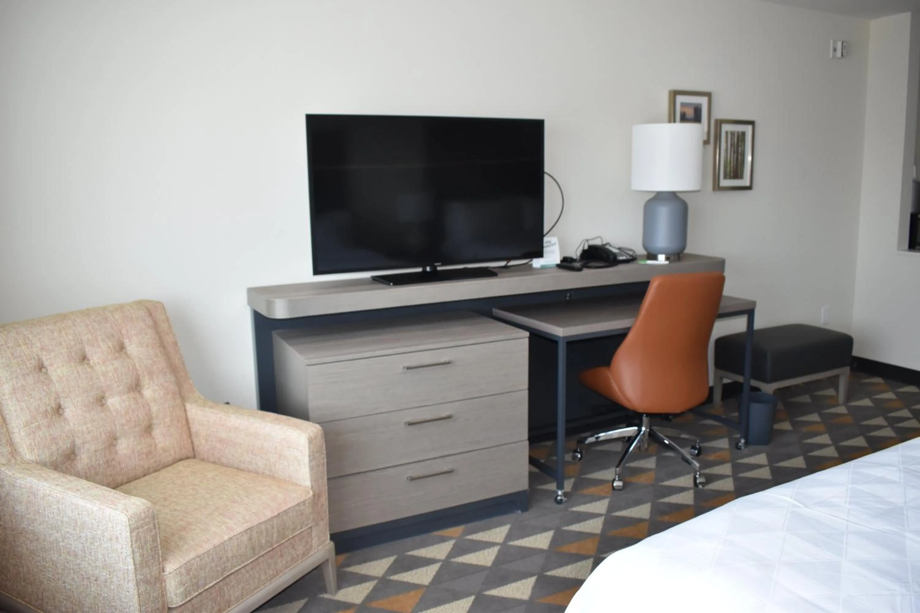 TV and multimedia, Bed in Holiday Inn - Kansas City - Northeast by IHG