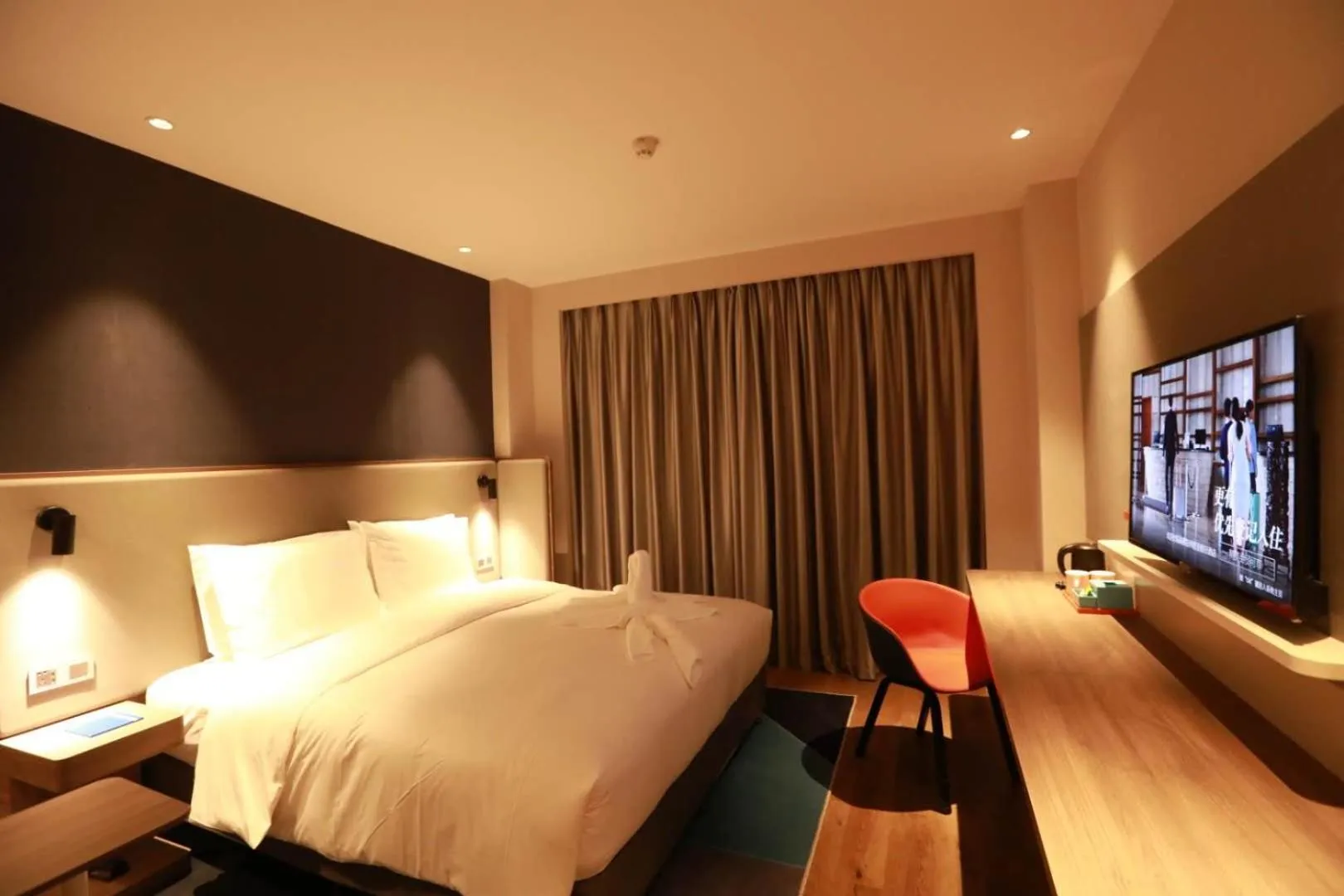 Bed in Holiday Inn Express Pengzhou Downtown by IHG