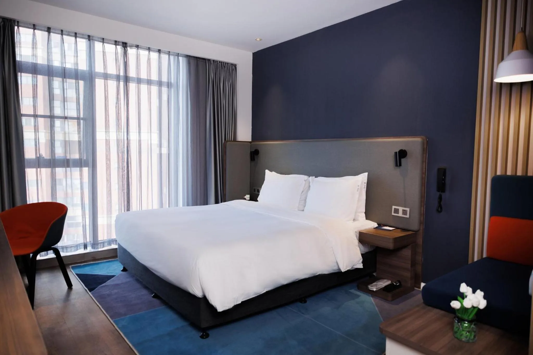 Photo of the whole room, Bed in Holiday Inn Express Pengzhou Downtown by IHG