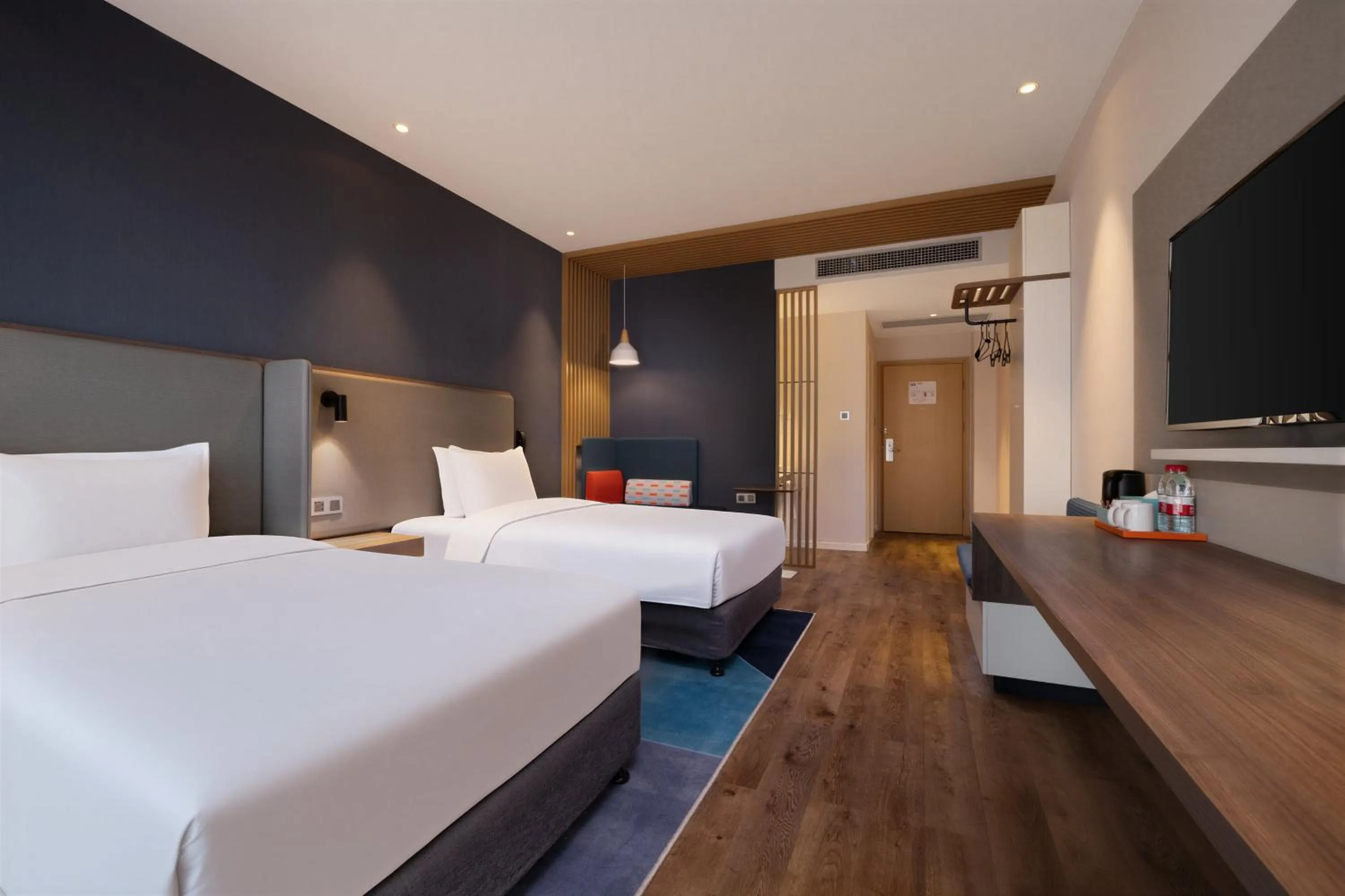 Photo of the whole room, Bed in Holiday Inn Express Pengzhou Downtown by IHG