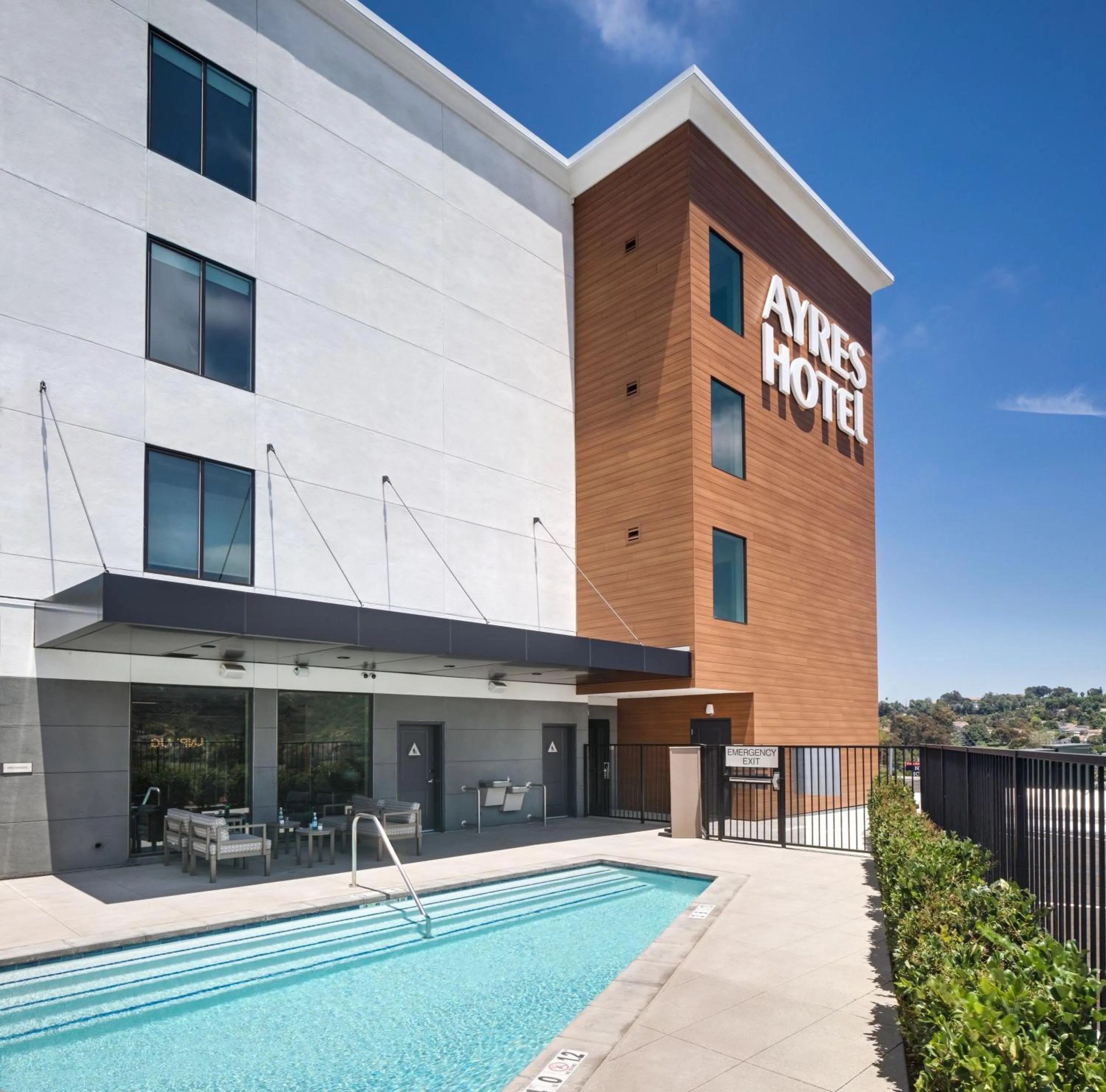 Swimming pool in Ayres Hotel Vista Carlsbad