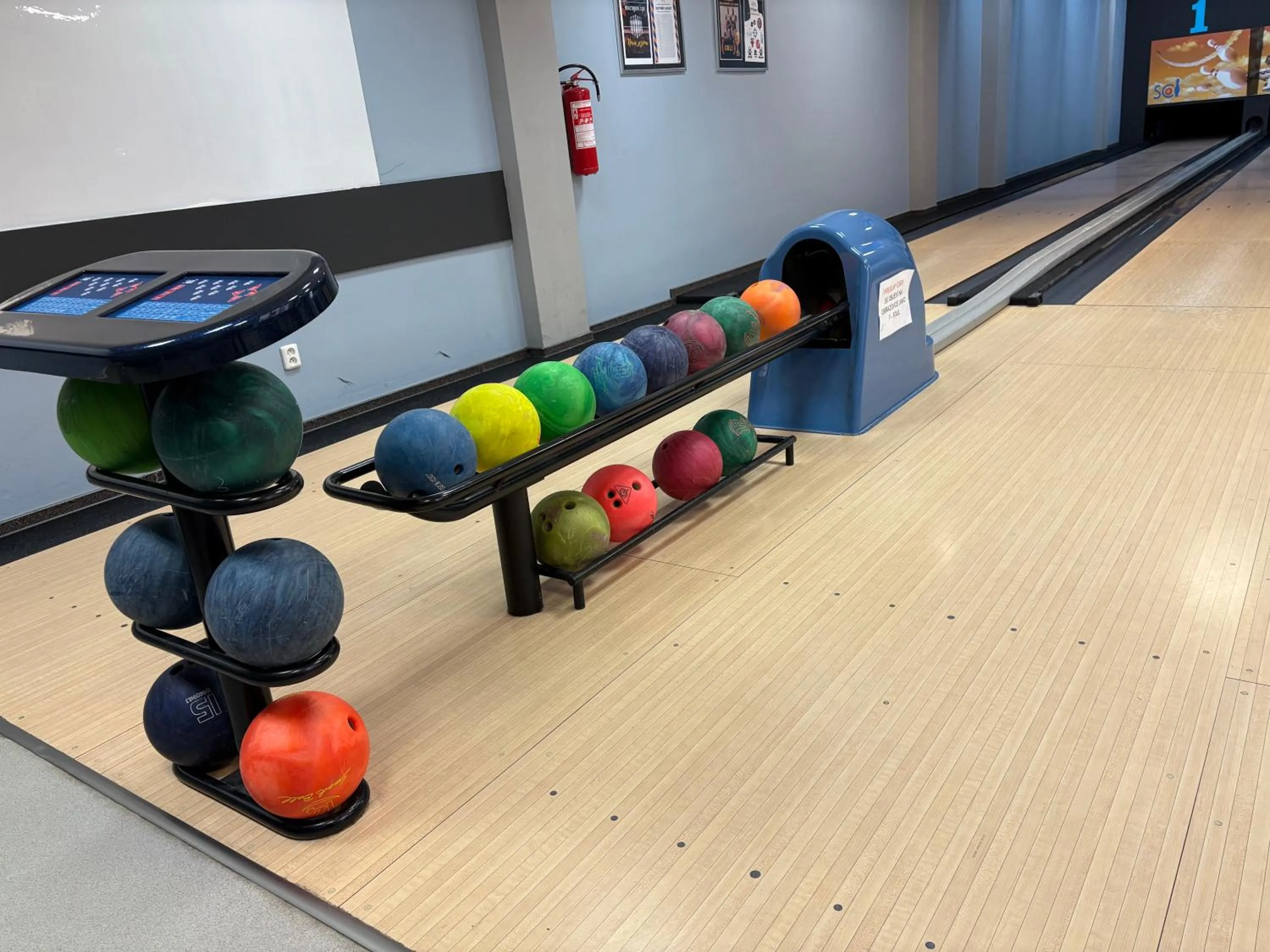 Bowling in Hotel Opera