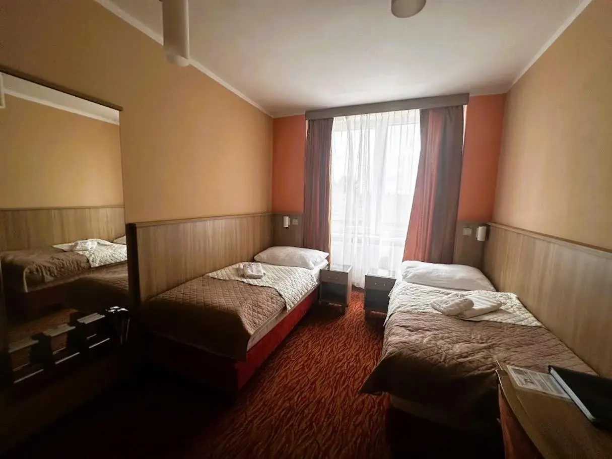 Twin Room with Bathroom - single occupancy in Hotel Opera Twin Room with Bathroom - single occupancy in Hotel Opera