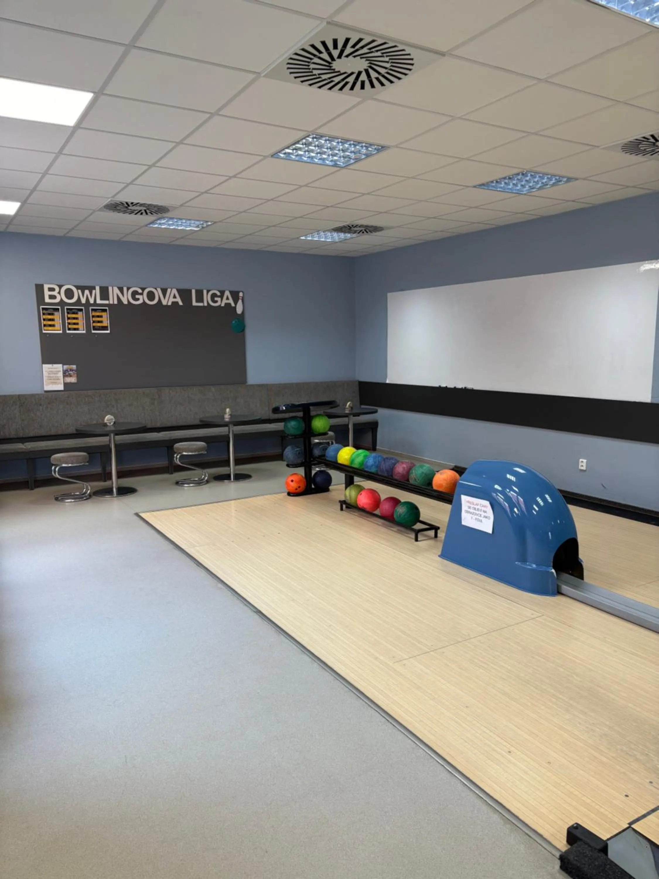 Bowling in Hotel Opera