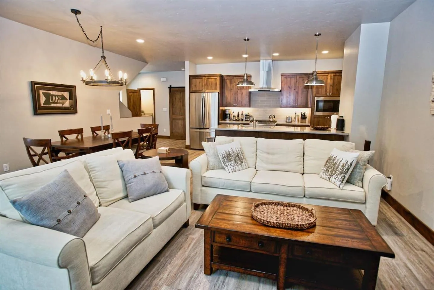 Living room in Silverpine Hideaway by Casago McCall - Donerightmanagement