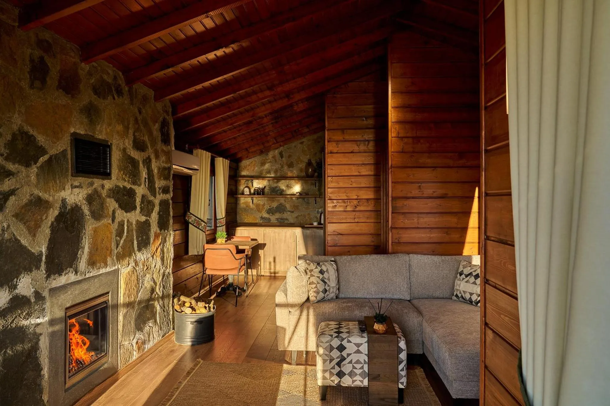 Flora Handüzü Resort & Wellness Bungalow Hotel