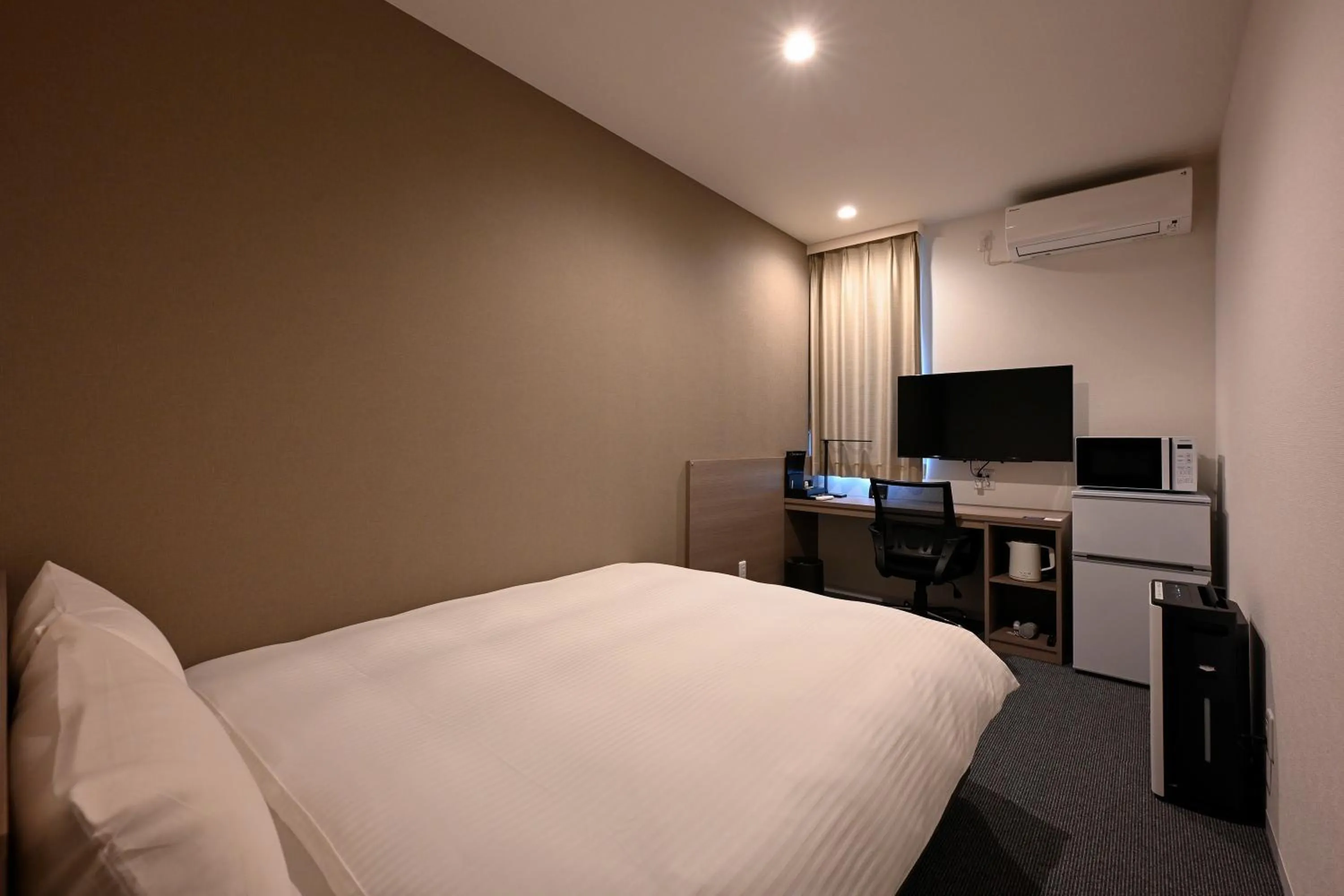 Photo of the whole room, Bed in HOTEL R9 The Yard Kanuma Sakae