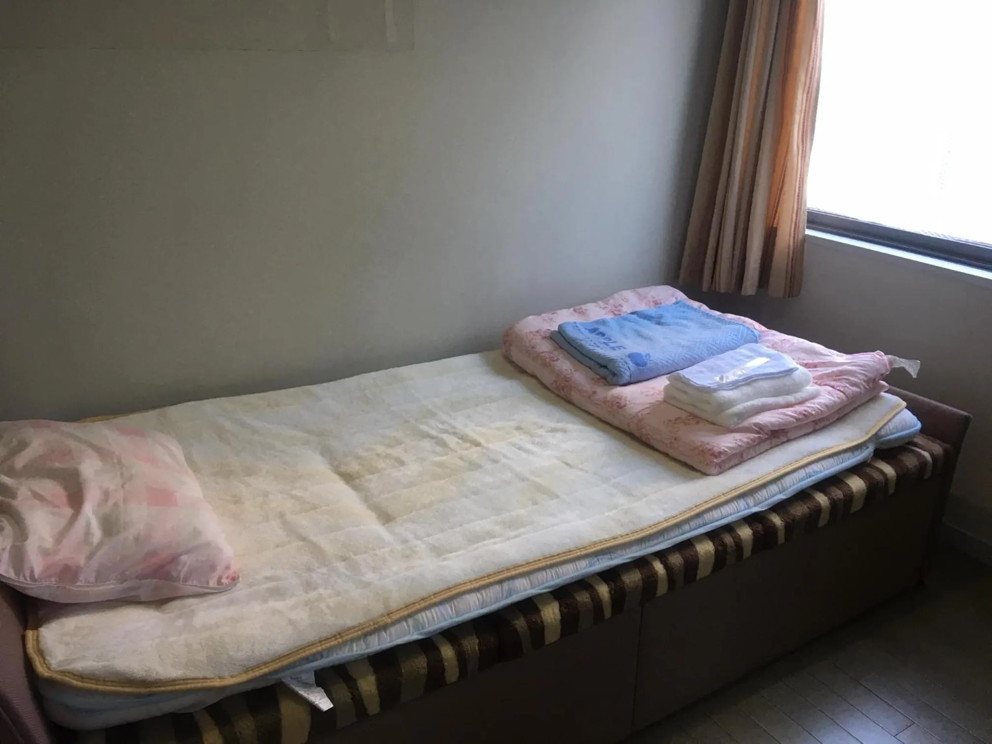 Bed in Narita Airport Samurai Hostel