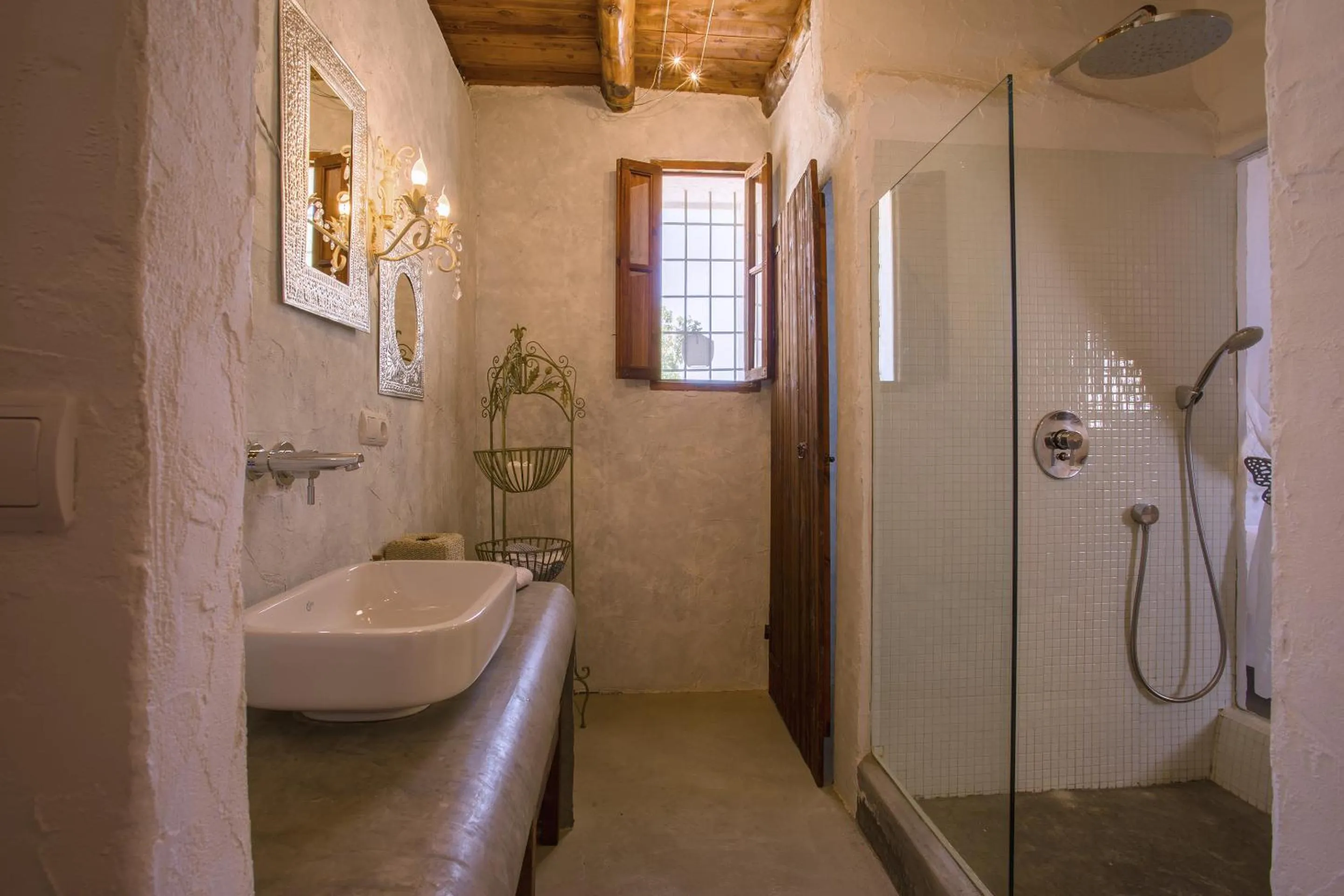 Bathroom in LAS MARIPOSAS