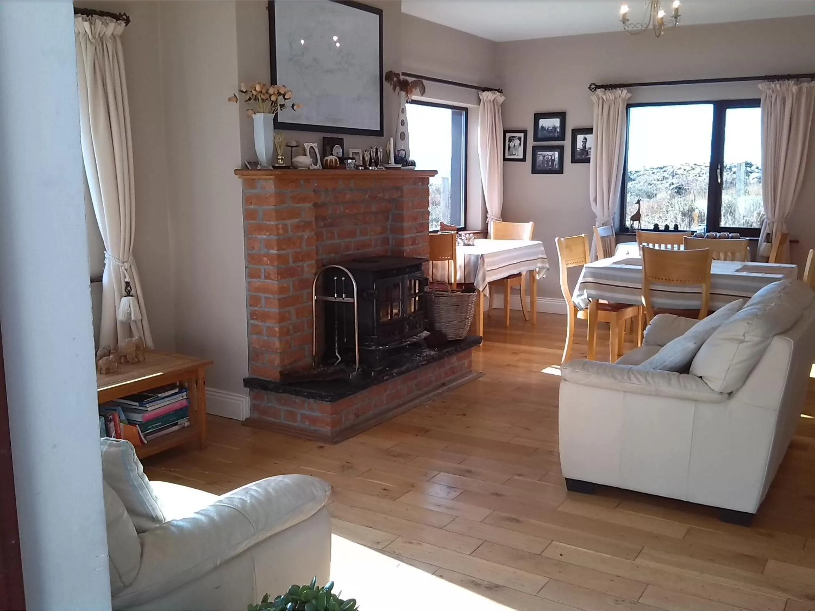 Living room in Currane Lodge