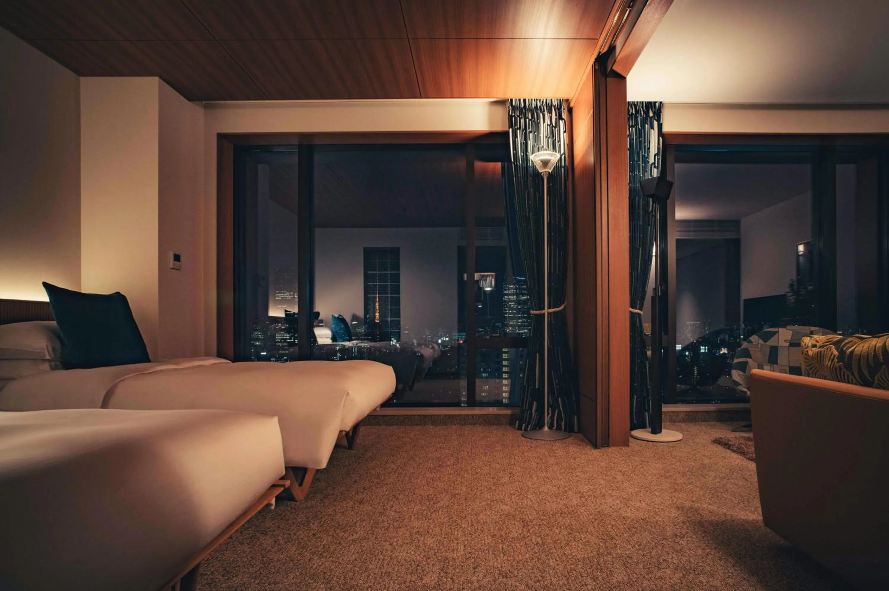 Living room, Bed in THE AOYAMA GRAND HOTEL