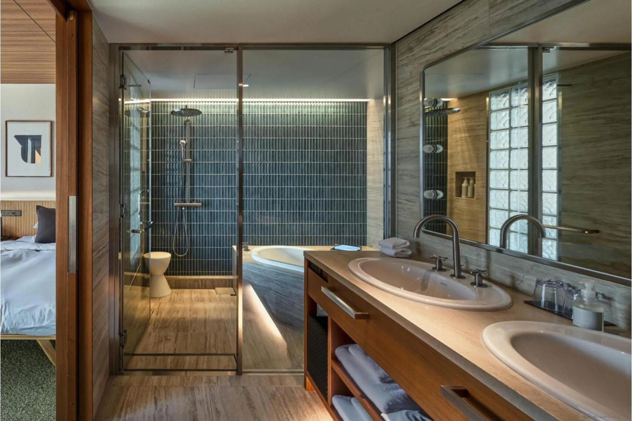 Shower in THE AOYAMA GRAND HOTEL
