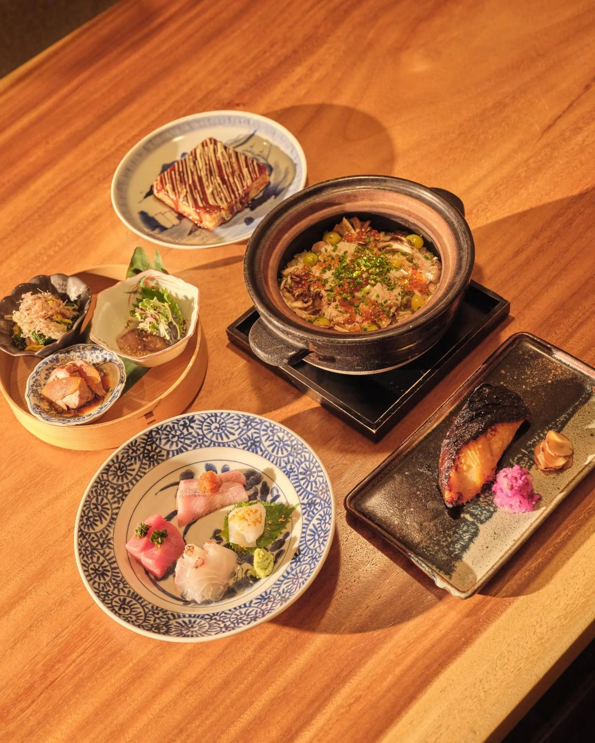 Restaurant/places to eat in THE AOYAMA GRAND HOTEL