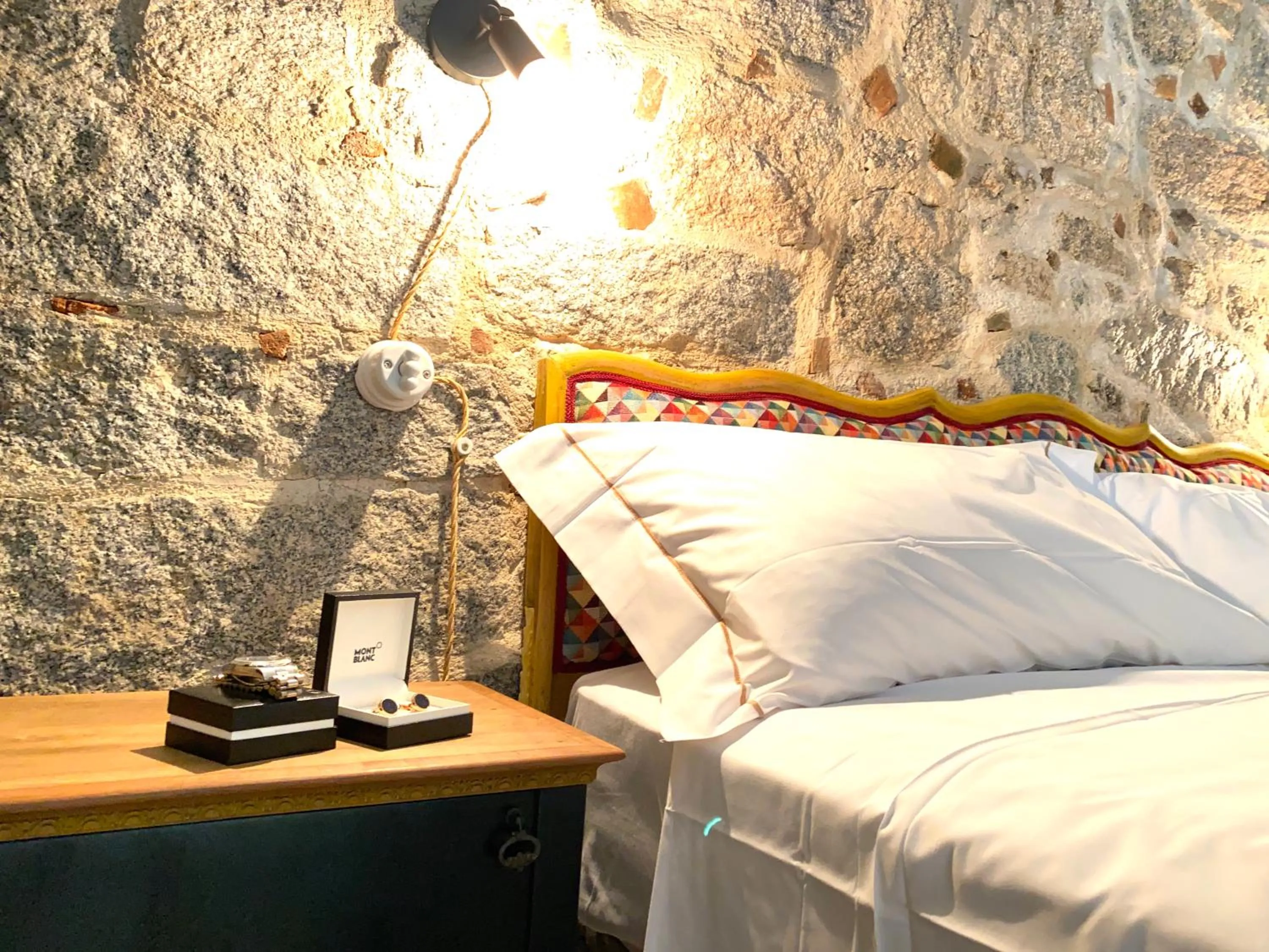 Bedroom, Bed in Canduleri