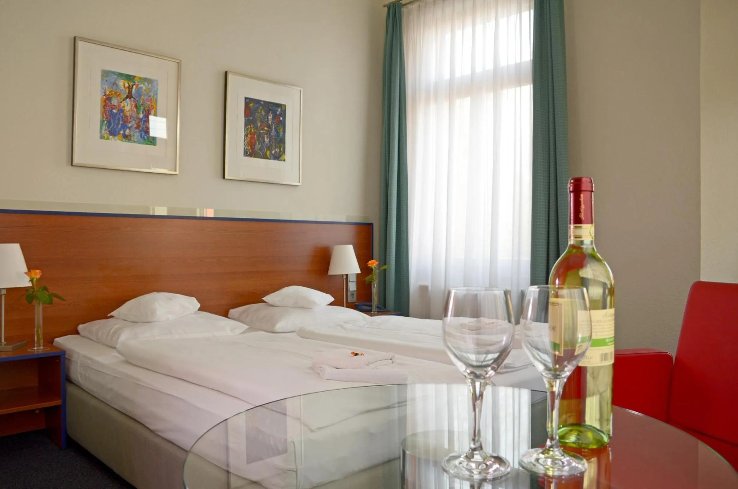 Photo of the whole room, Bed in Hotel & Apartments Fürstenhof am Bauhaus