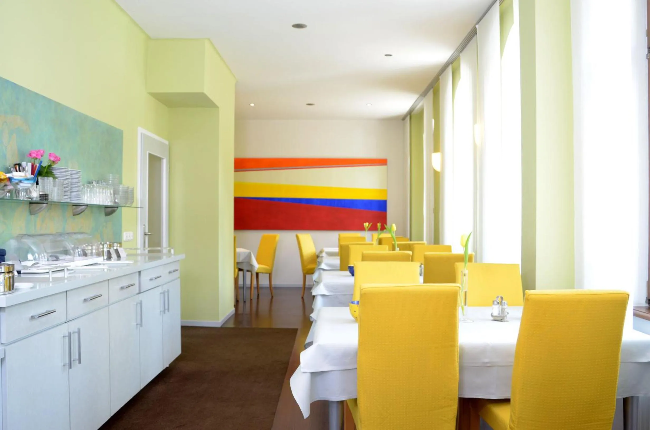 Restaurant/places to eat in Hotel & Apartments Fürstenhof am Bauhaus