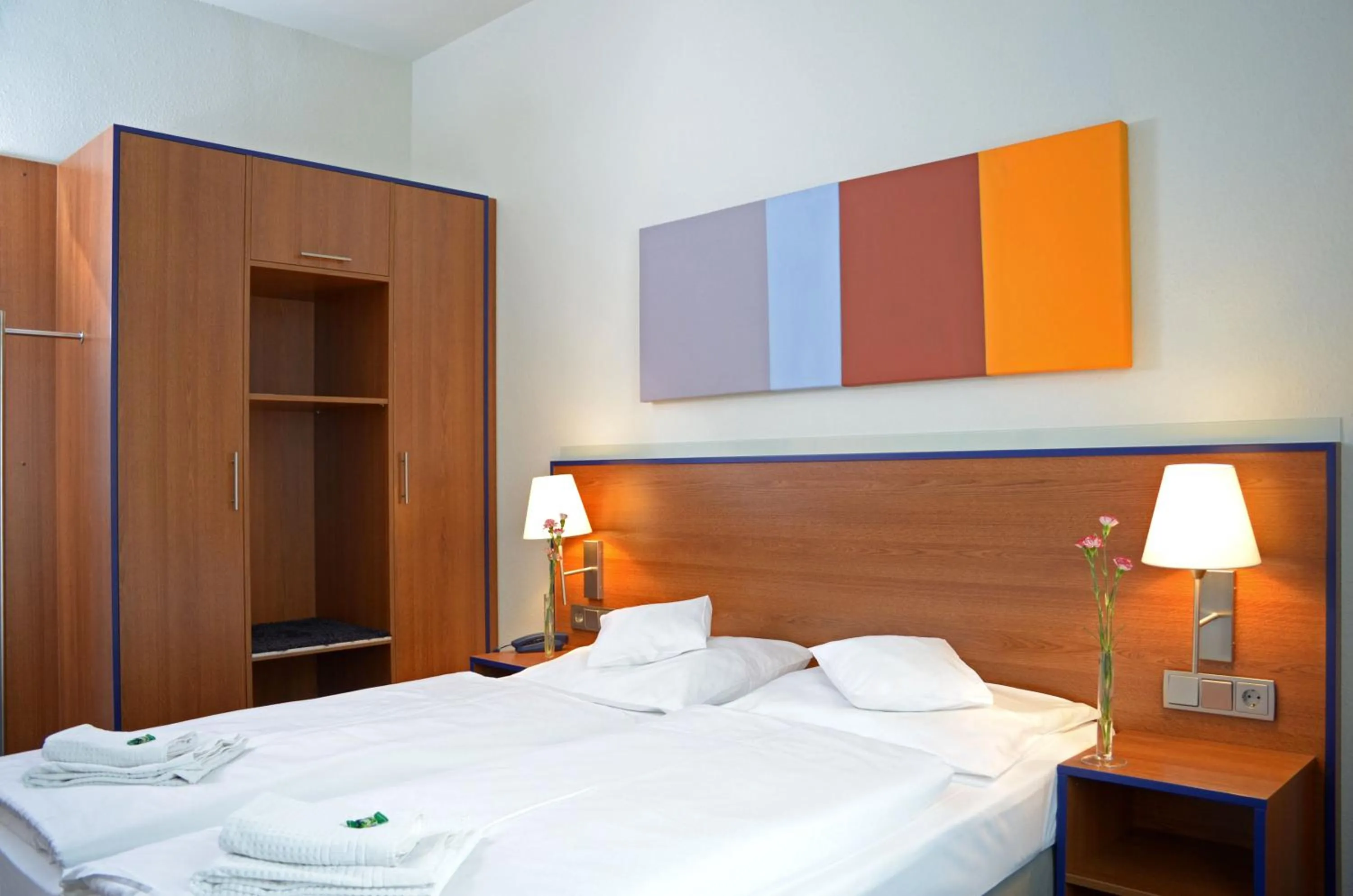Photo of the whole room, Bed in Hotel & Apartments Fürstenhof am Bauhaus