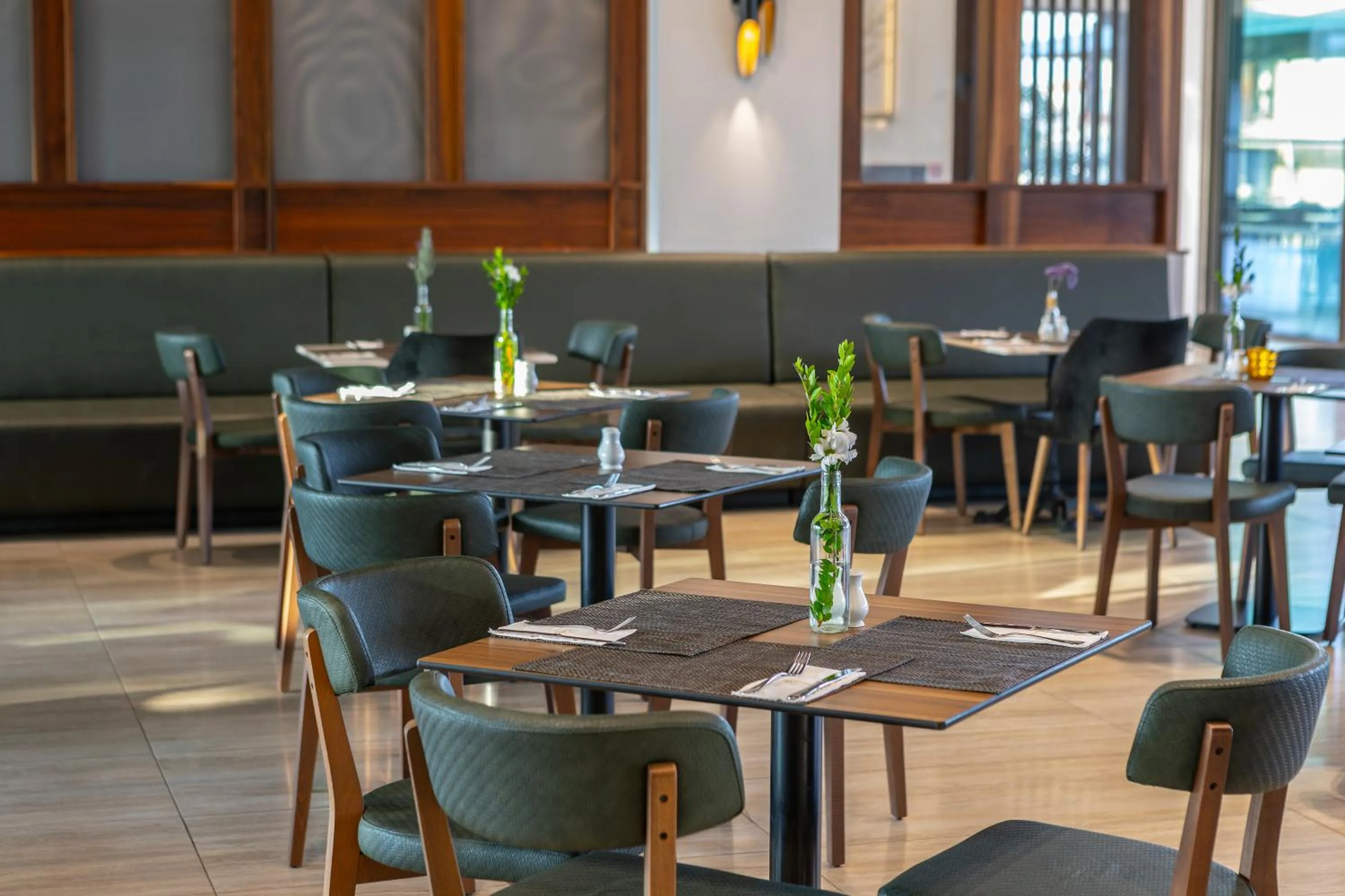 Restaurant/places to eat in Aliathon Ionian