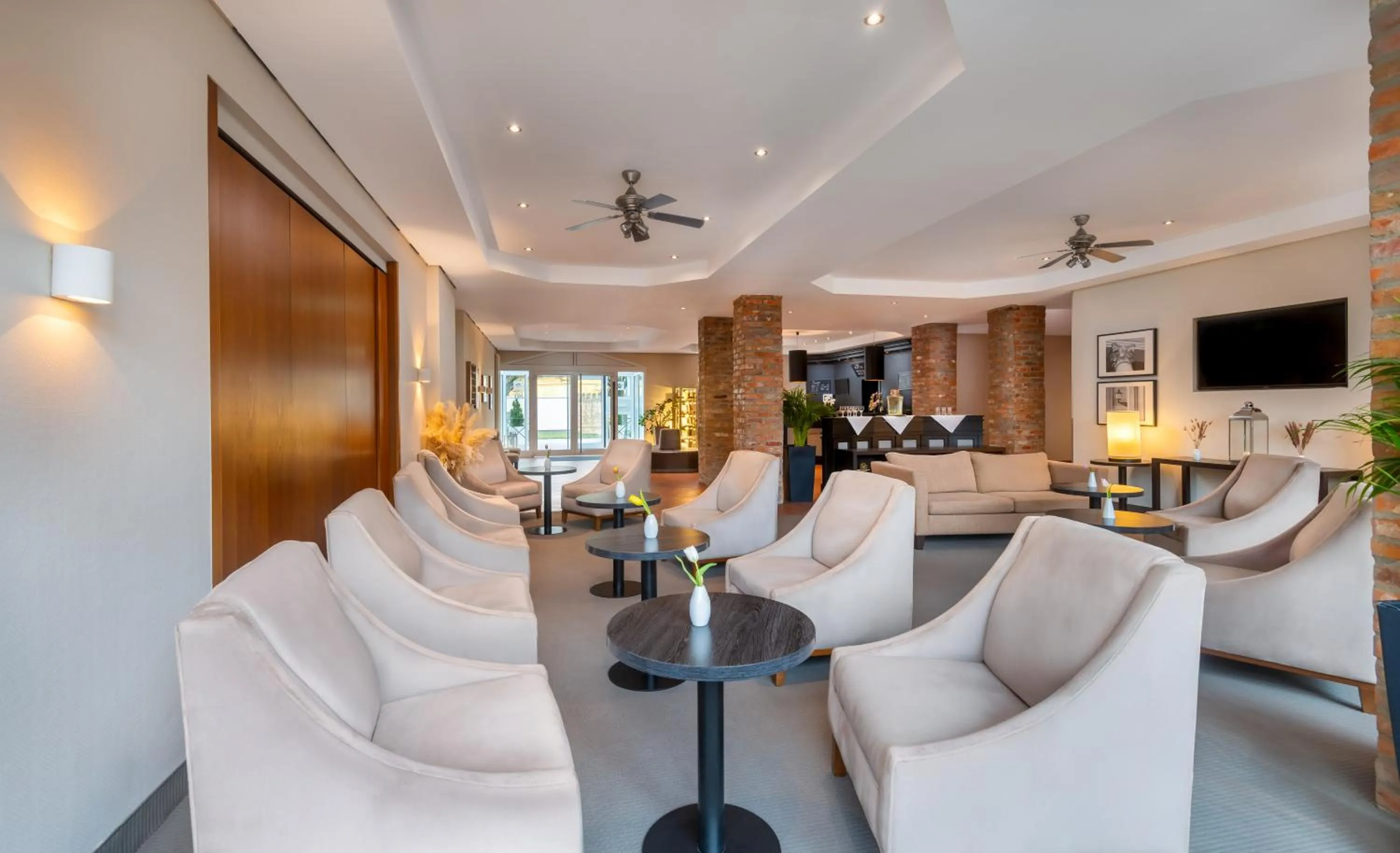 Lobby or reception in Wyndham Garden Potsdam