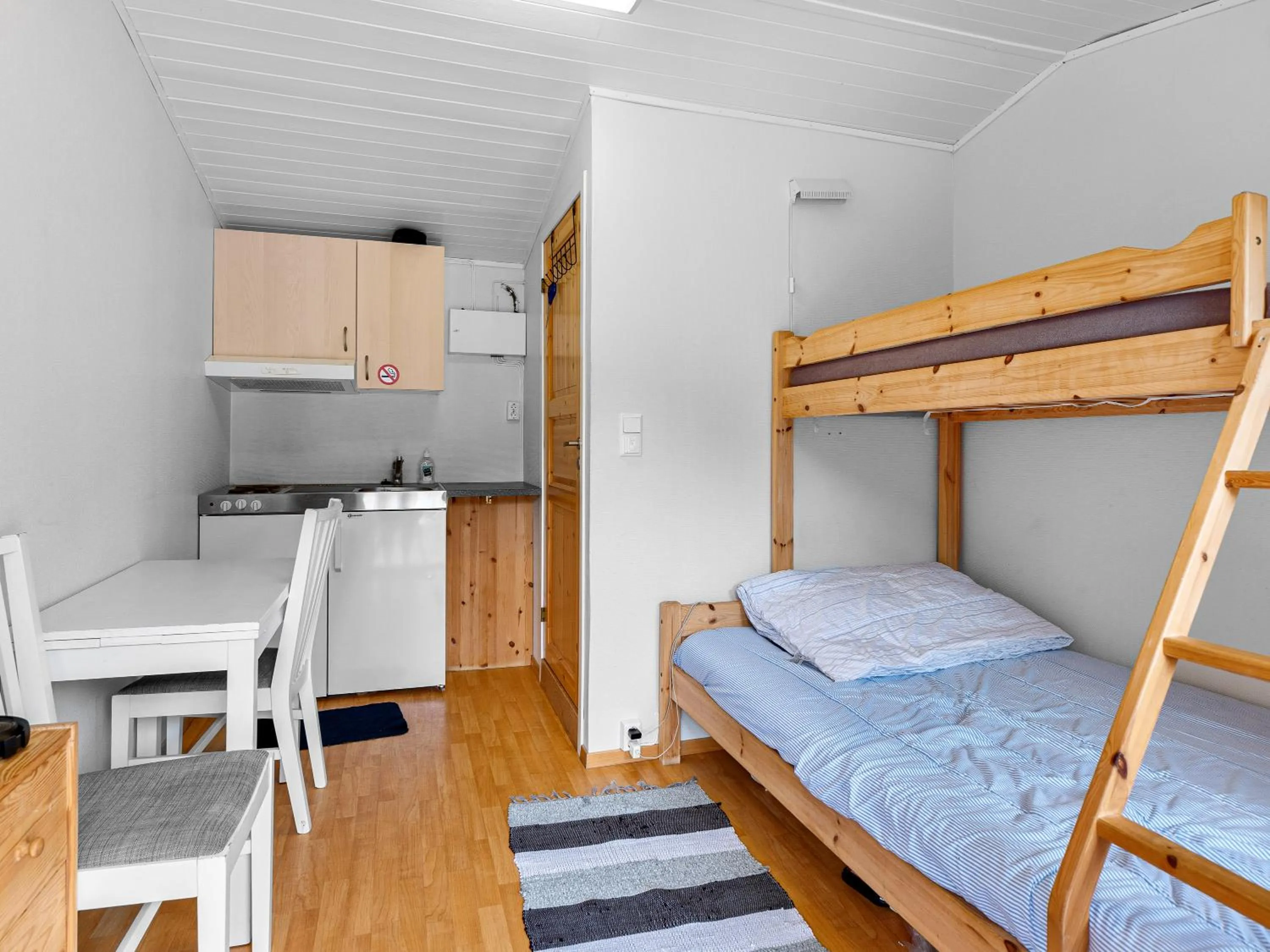 Kitchen or kitchenette, Bed in Grimen Camping