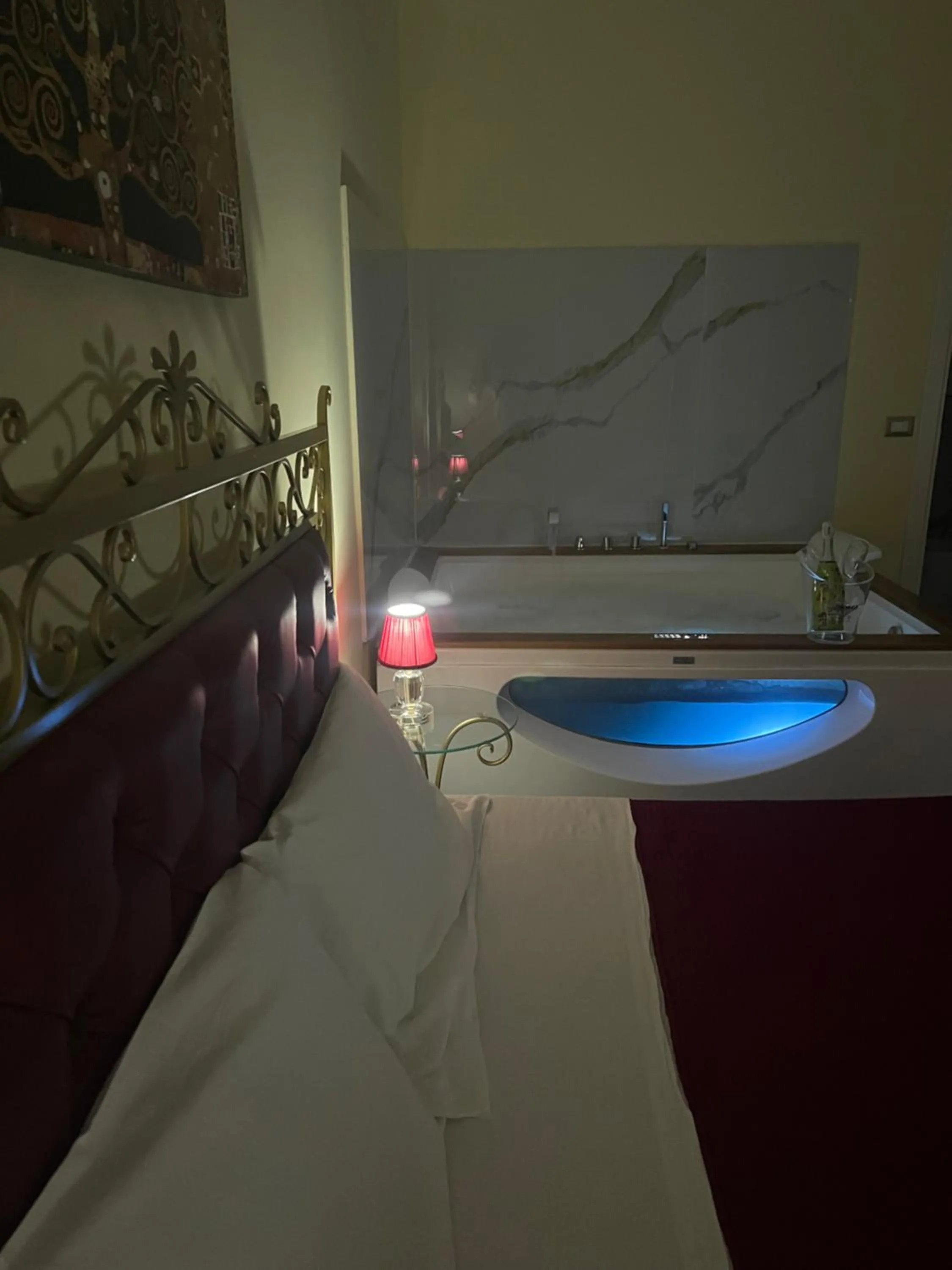 Hot Tub, Bed in Duca di Uzeda Bed and Breakfast