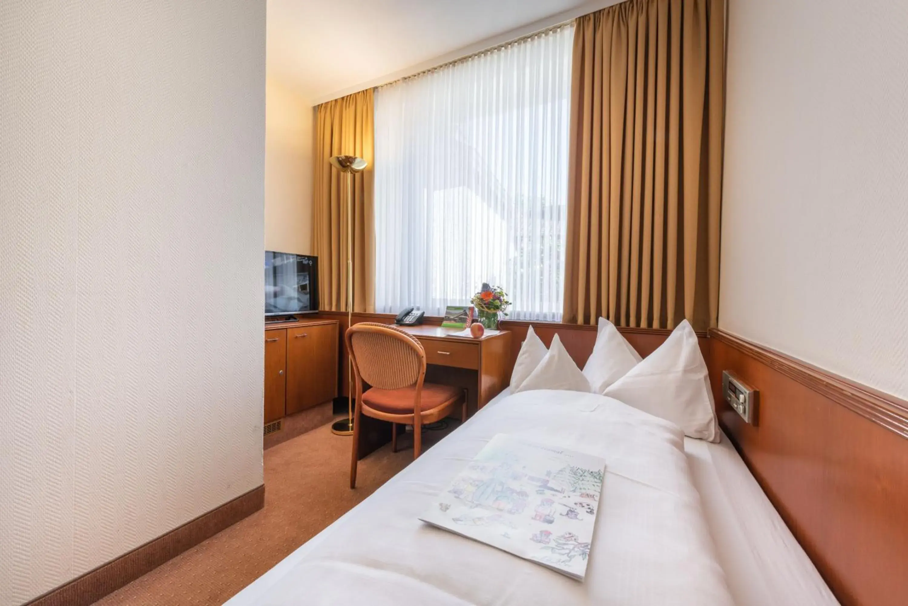 Small Single Room in Parkhotel Stadtallendorf Small Single Room in Parkhotel Stadtallendorf