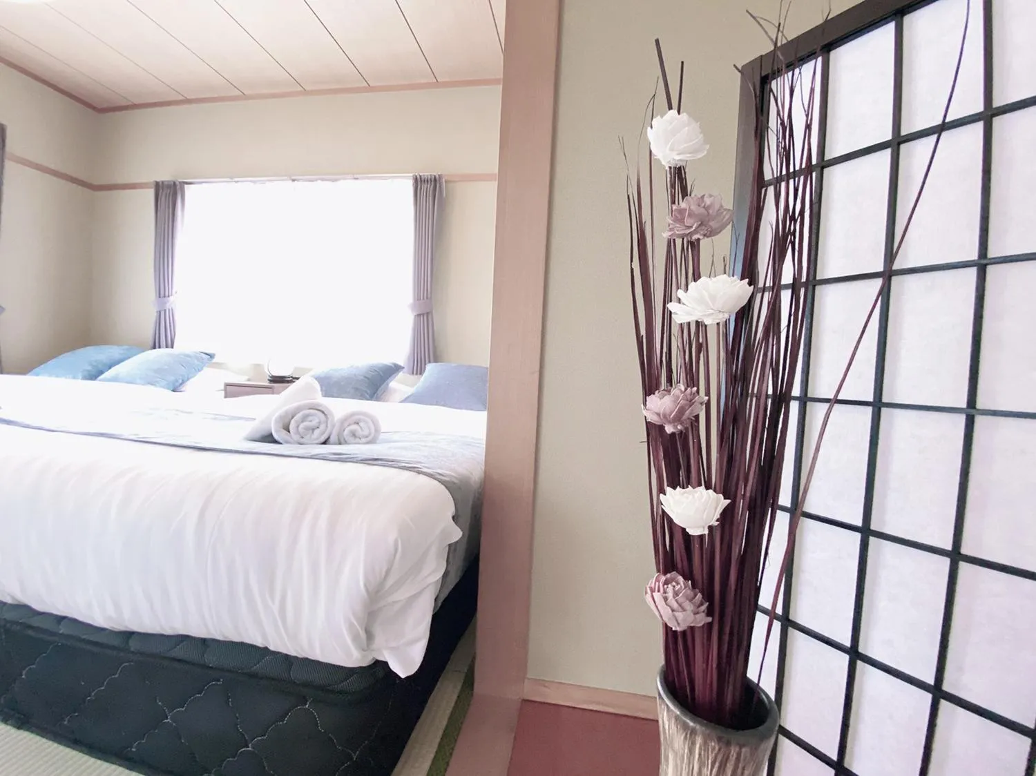 Bed in OUCHI HOTEL Itsukaichi