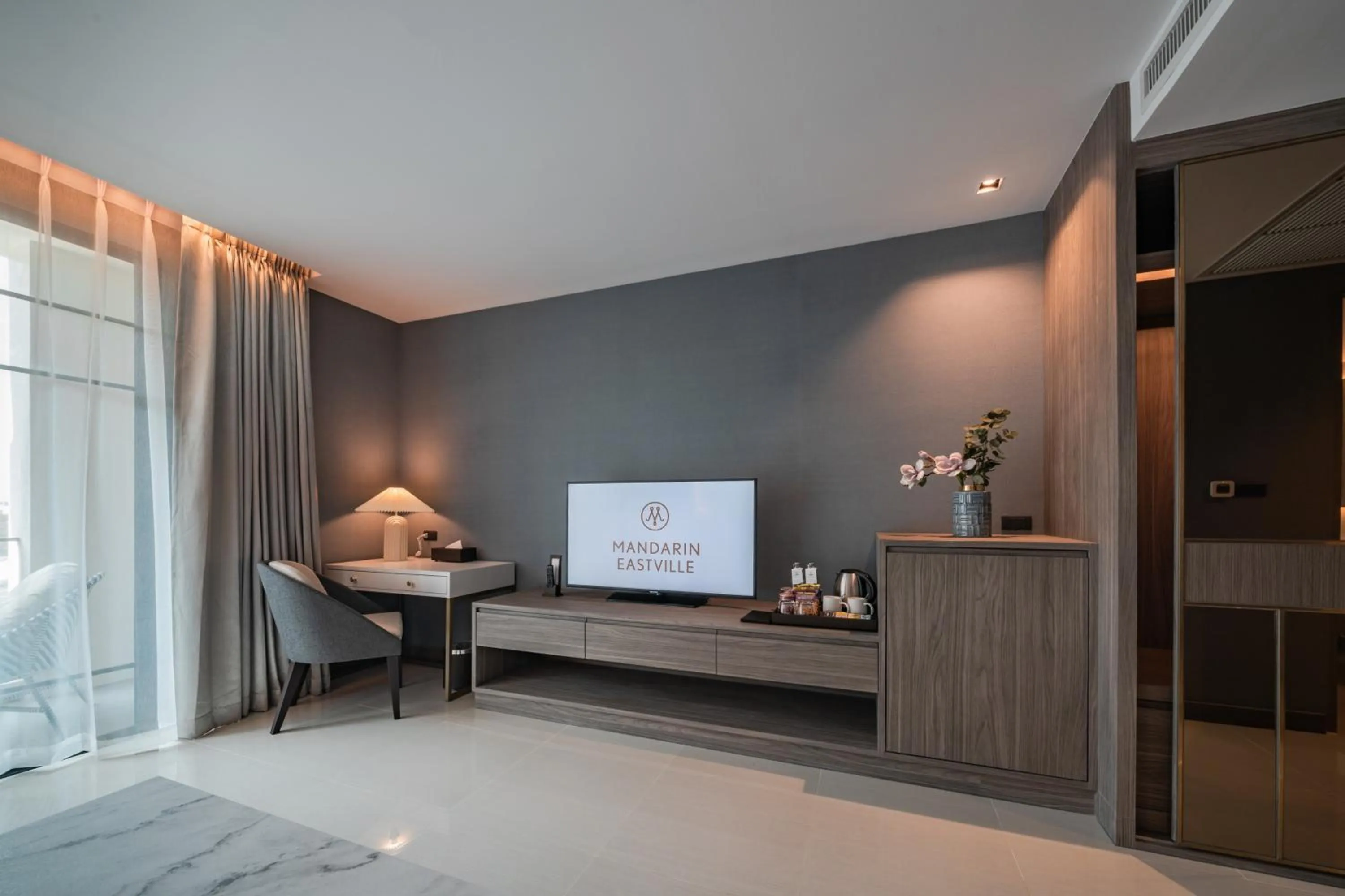 Bedroom, Bed in Mandarin Eastville, Pattaya - SHA Extra Plus