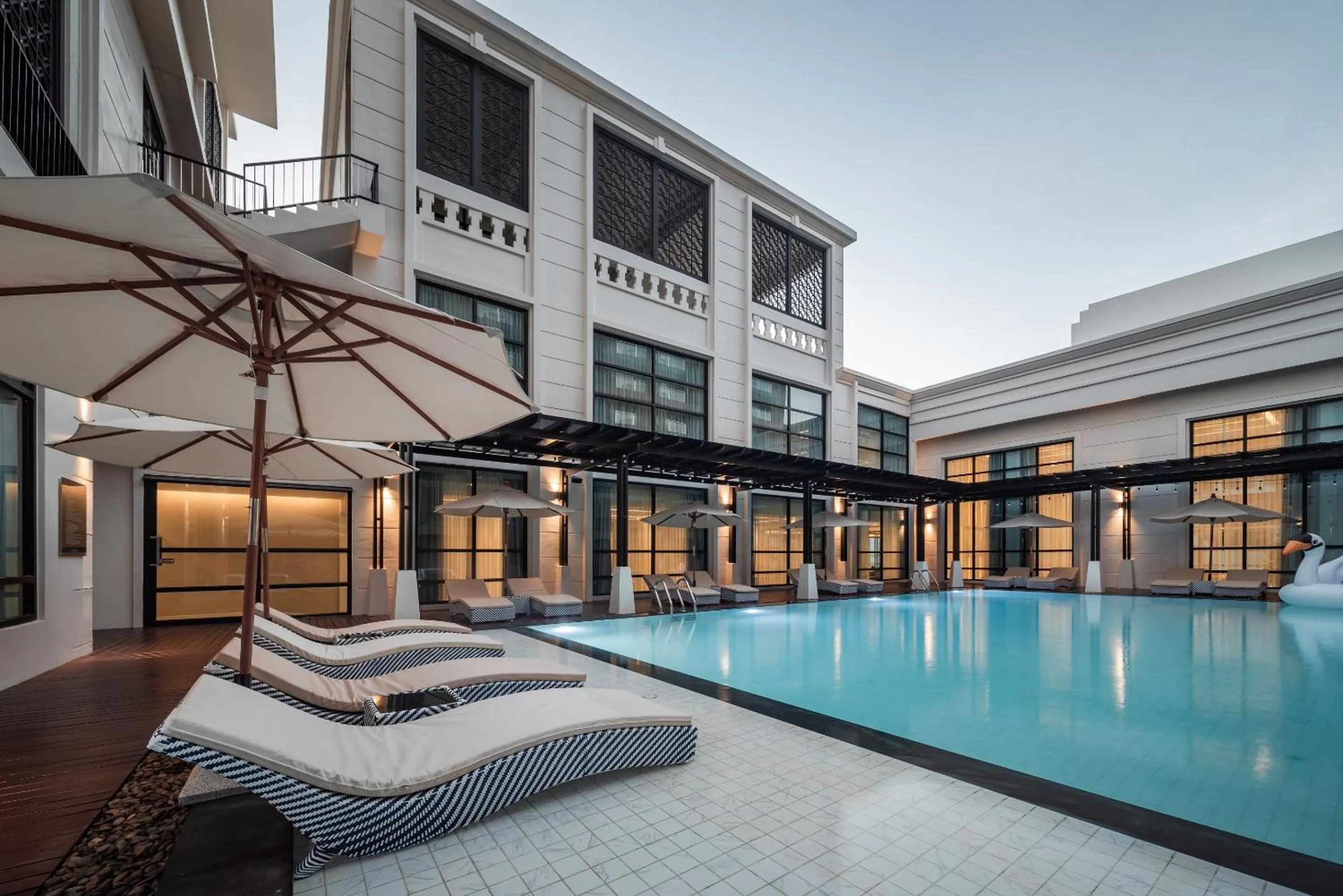 Swimming pool in Mandarin Eastville, Pattaya - SHA Extra Plus