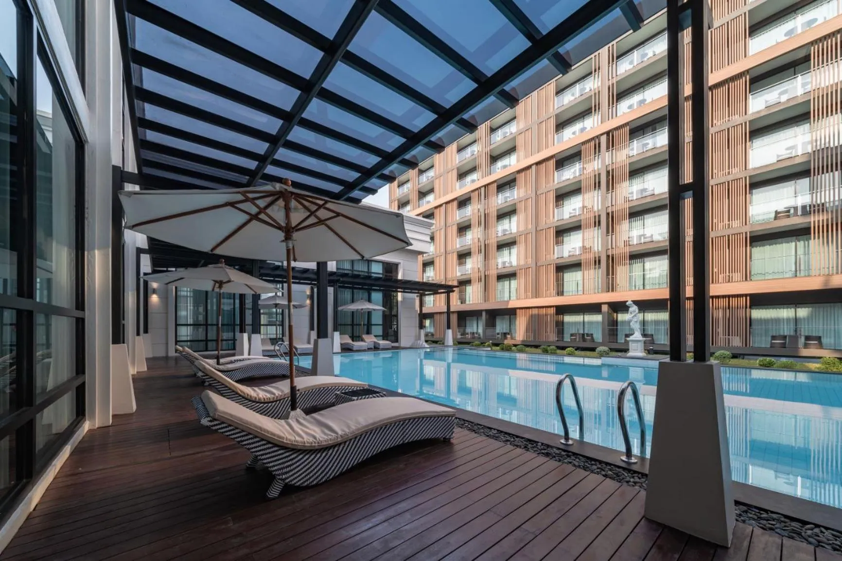 Swimming pool in Mandarin Eastville, Pattaya - SHA Extra Plus