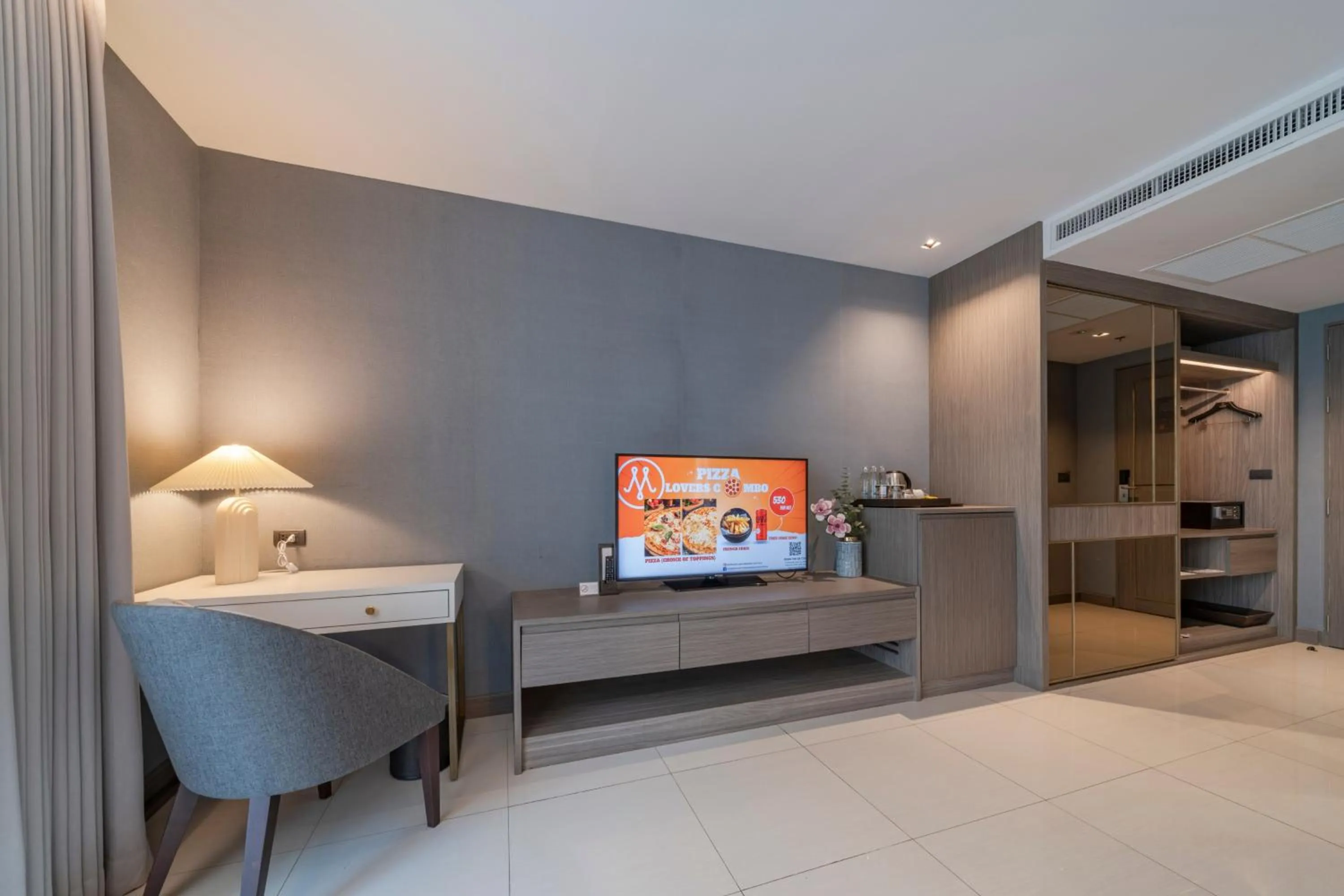 Bedroom, Bed in Mandarin Eastville, Pattaya - SHA Extra Plus