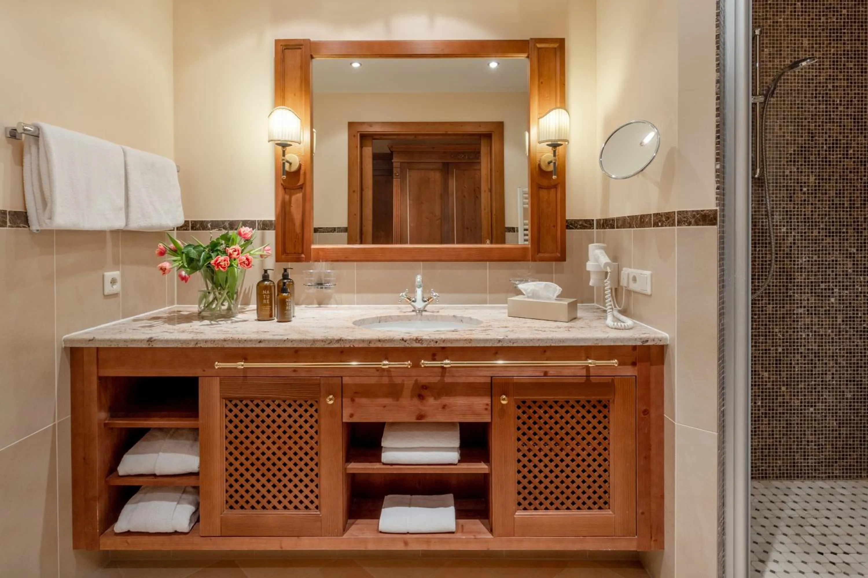 Bathroom in Natur- und Wohlfühlhotel Kastenholz