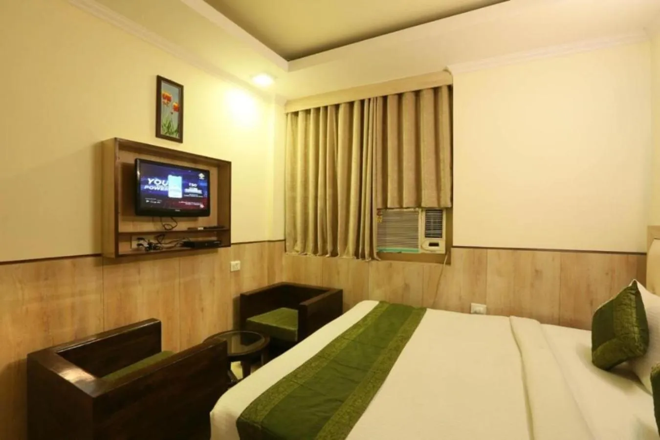 Communal lounge/ TV room in Hotel Castle Blue New Delhi Near IGI Airport