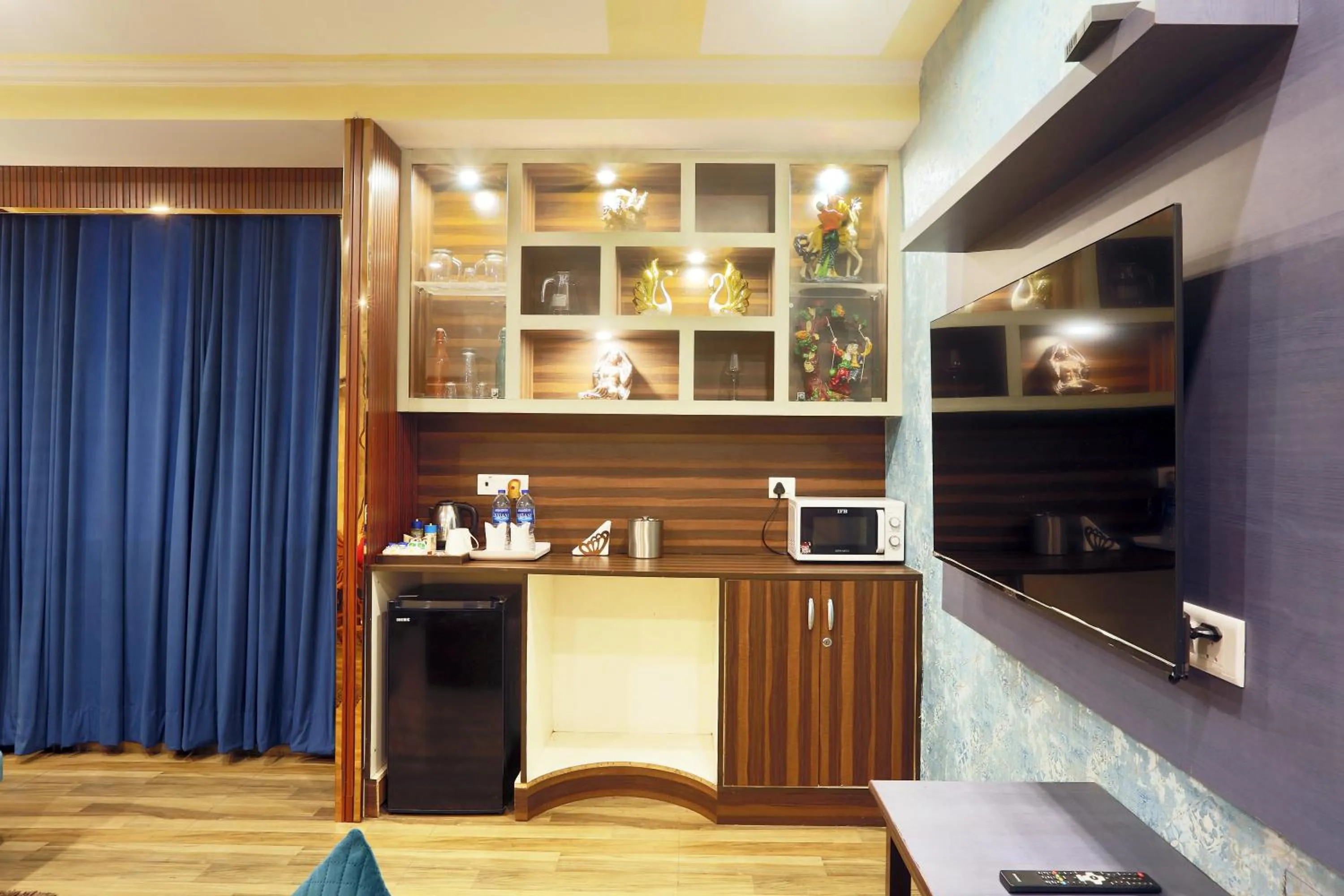 Coffee/tea facilities in Hotel Castle Blue New Delhi Near IGI Airport