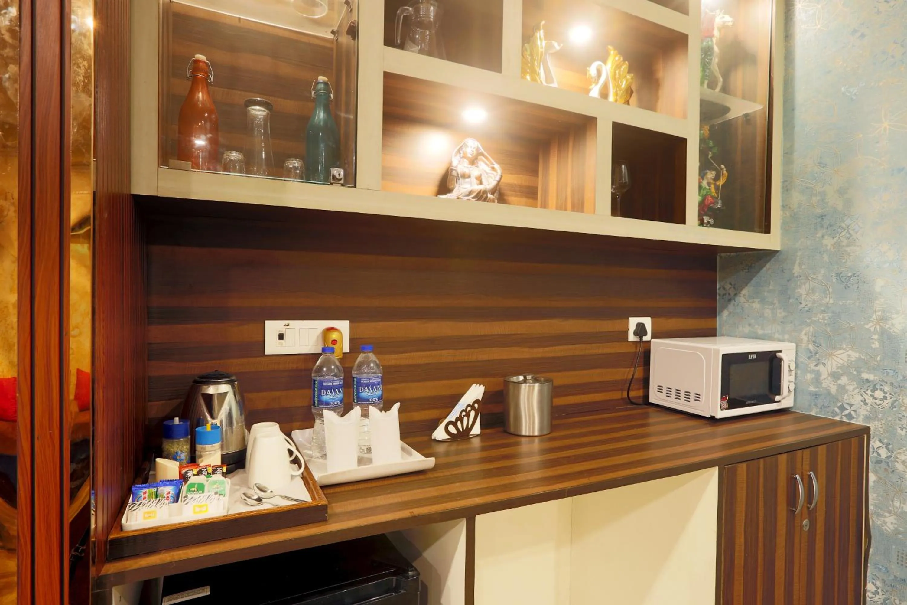 Coffee/tea facilities in Hotel Castle Blue New Delhi Near IGI Airport