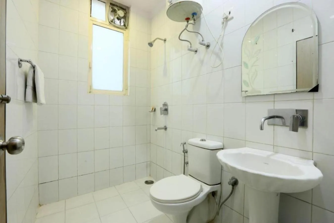 Bathroom in Hotel Castle Blue New Delhi Near IGI Airport