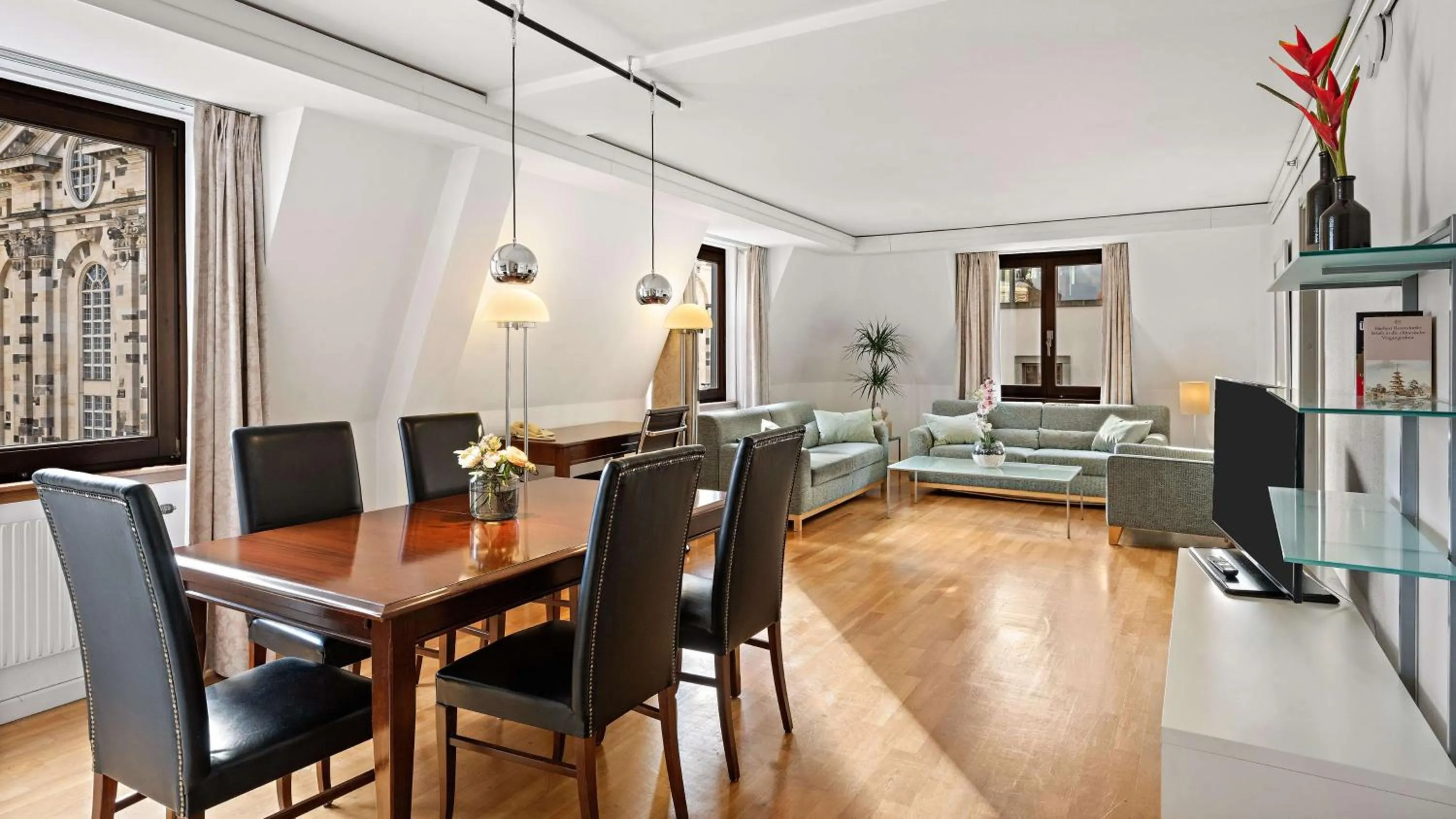 Living room in Hilton Dresden an der Frauenkirche