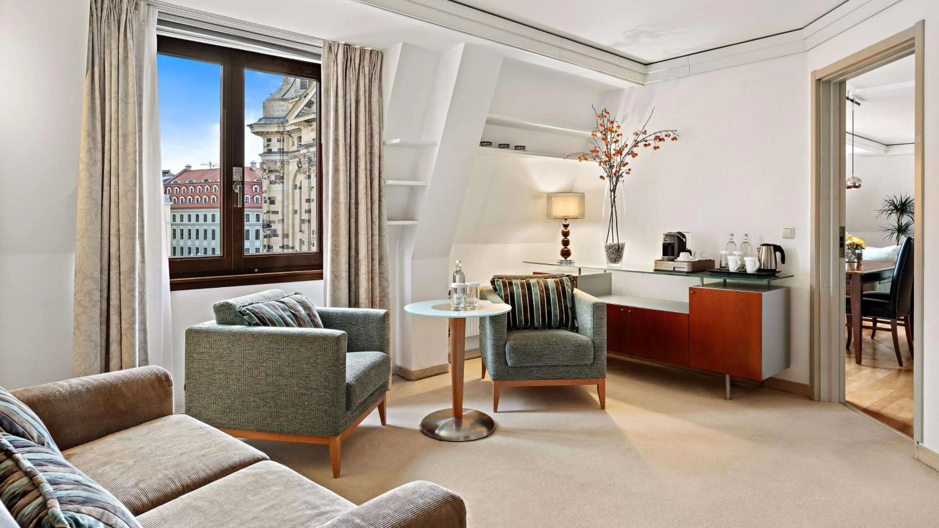 Living room in Hilton Dresden an der Frauenkirche
