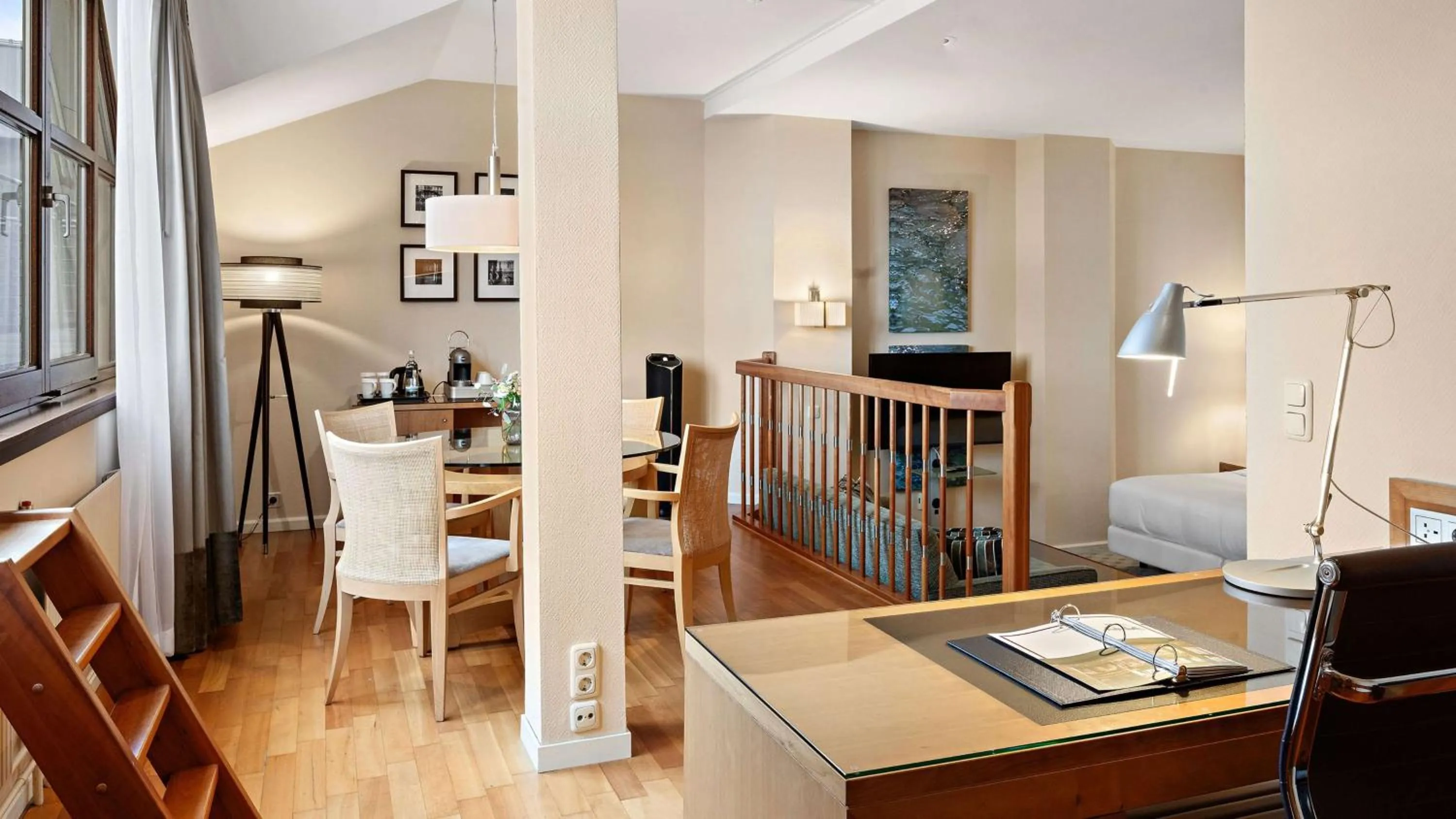 Living room in Hilton Dresden an der Frauenkirche