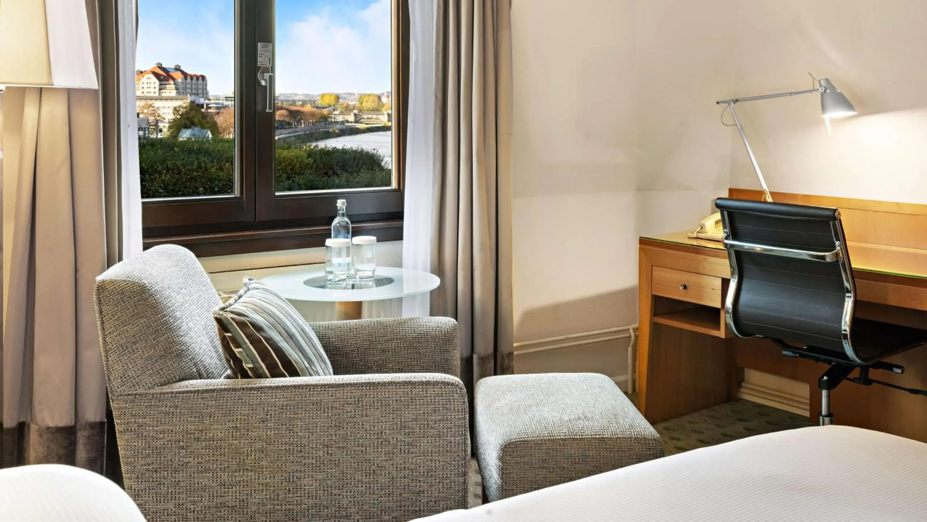 Executive Queen Room in Hilton Dresden an der Frauenkirche Executive Queen Room in Hilton Dresden an der Frauenkirche